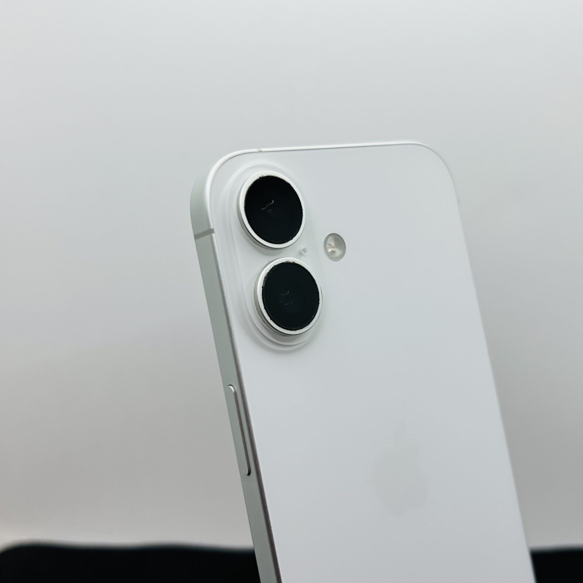 Apple iPhone 16 128GB White (Condition: Excellent) - Image 11