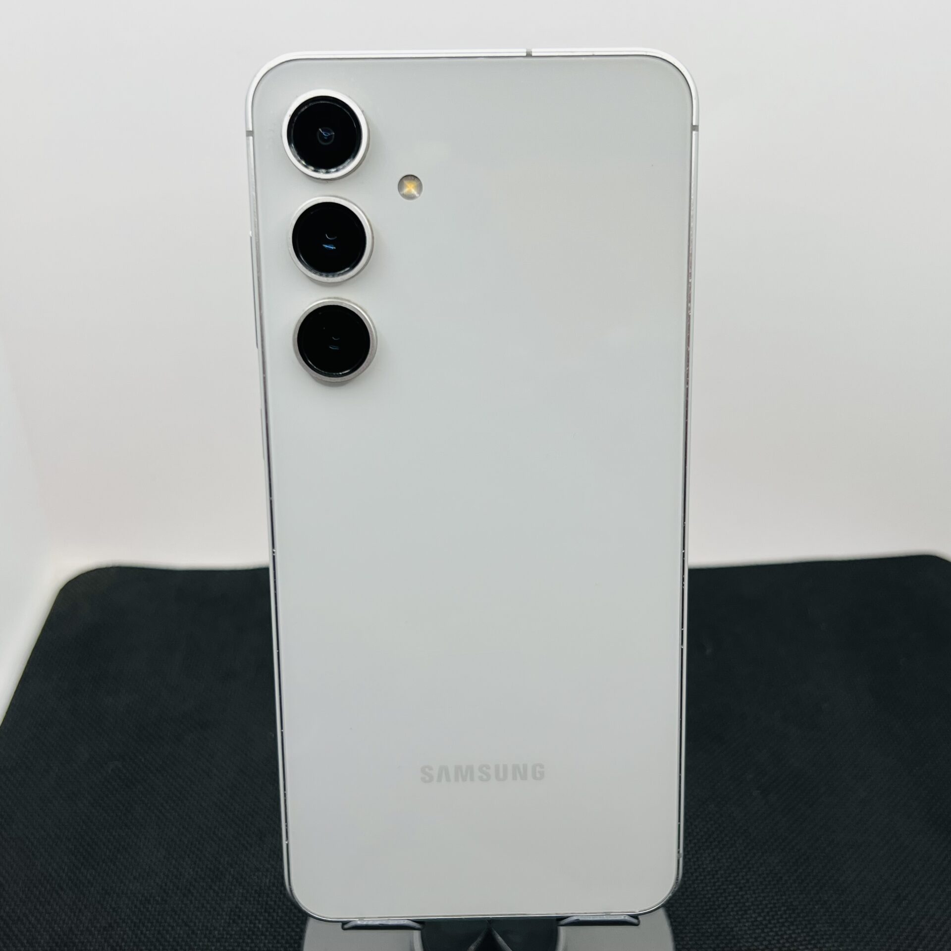 Samsung Galaxy S24 FE 256GB Gray (Condition: Good) - Image 8