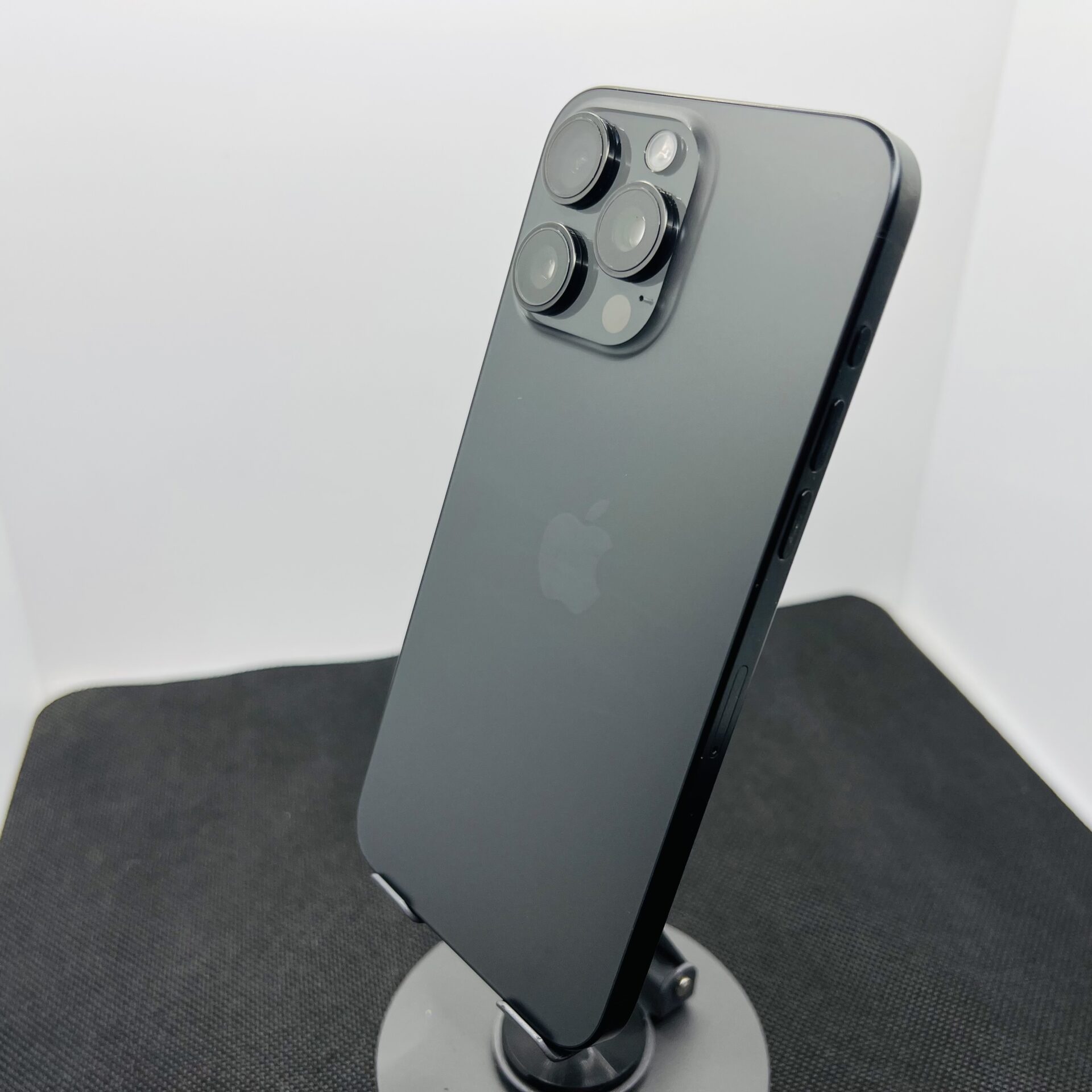 Apple iPhone 15 Pro Max 256GB Black Titanium (Condition: Good) - Image 8