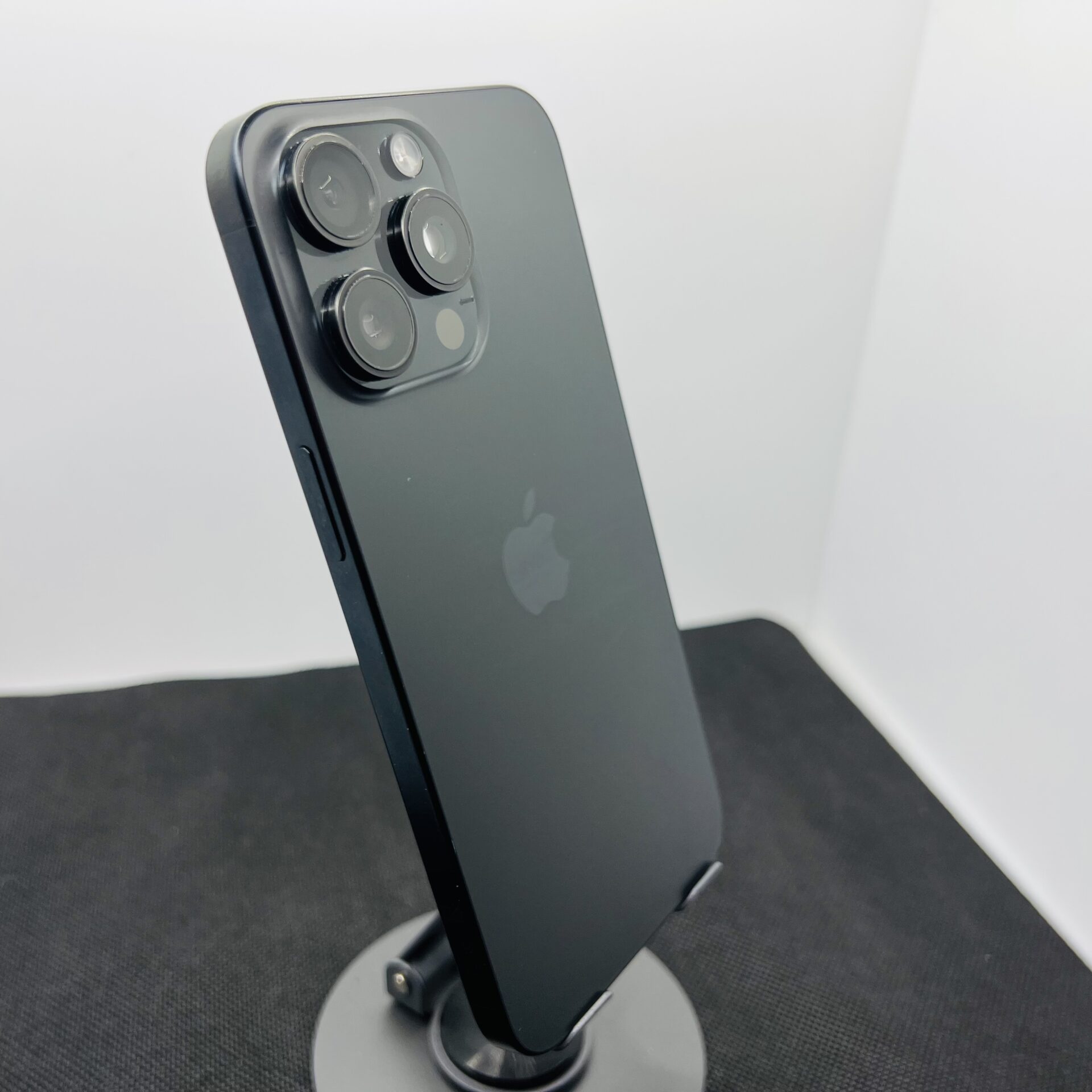 Apple iPhone 15 Pro Max 256GB Black Titanium (Condition: Good) - Image 9