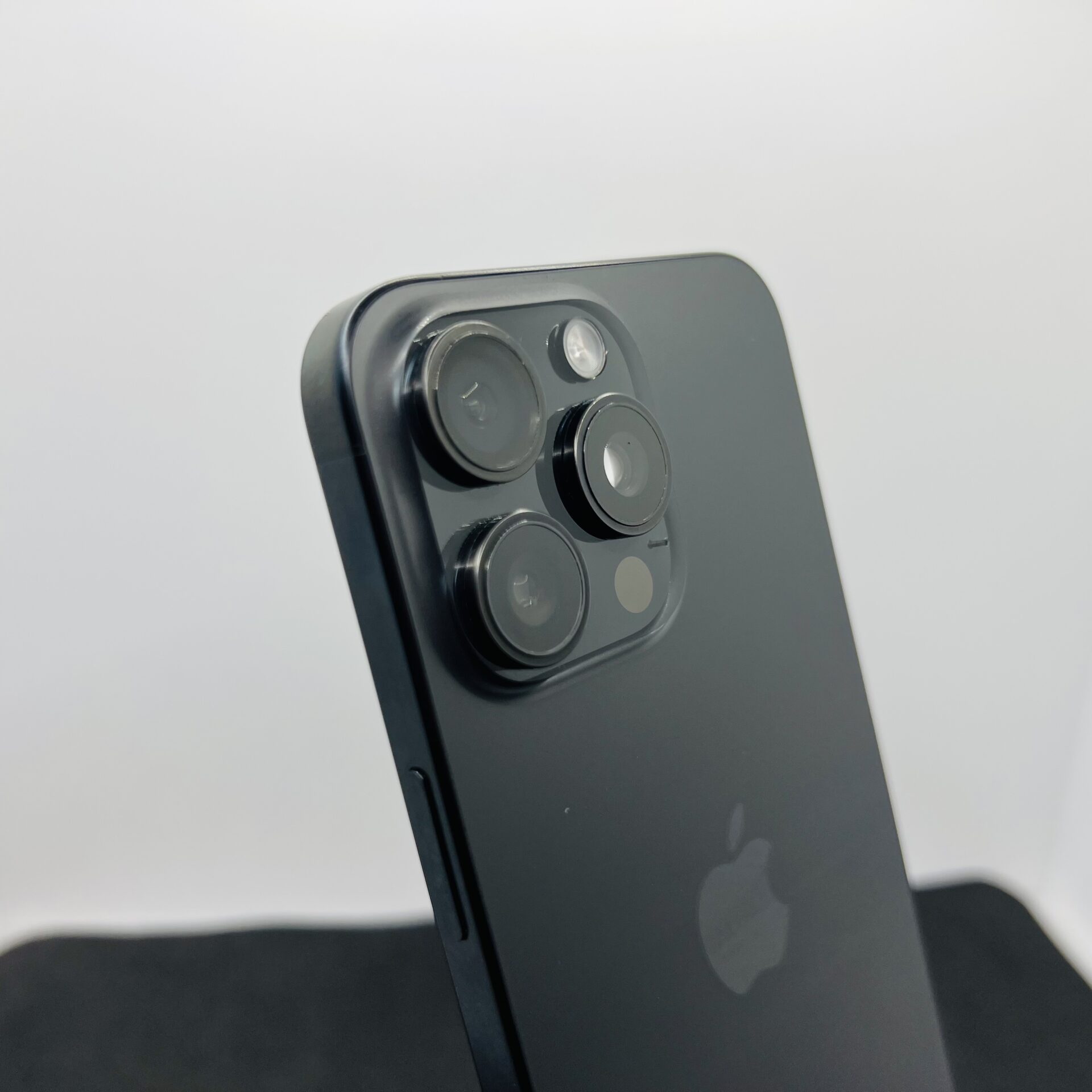 Apple iPhone 15 Pro Max 256GB Black Titanium (Condition: Good) - Image 10