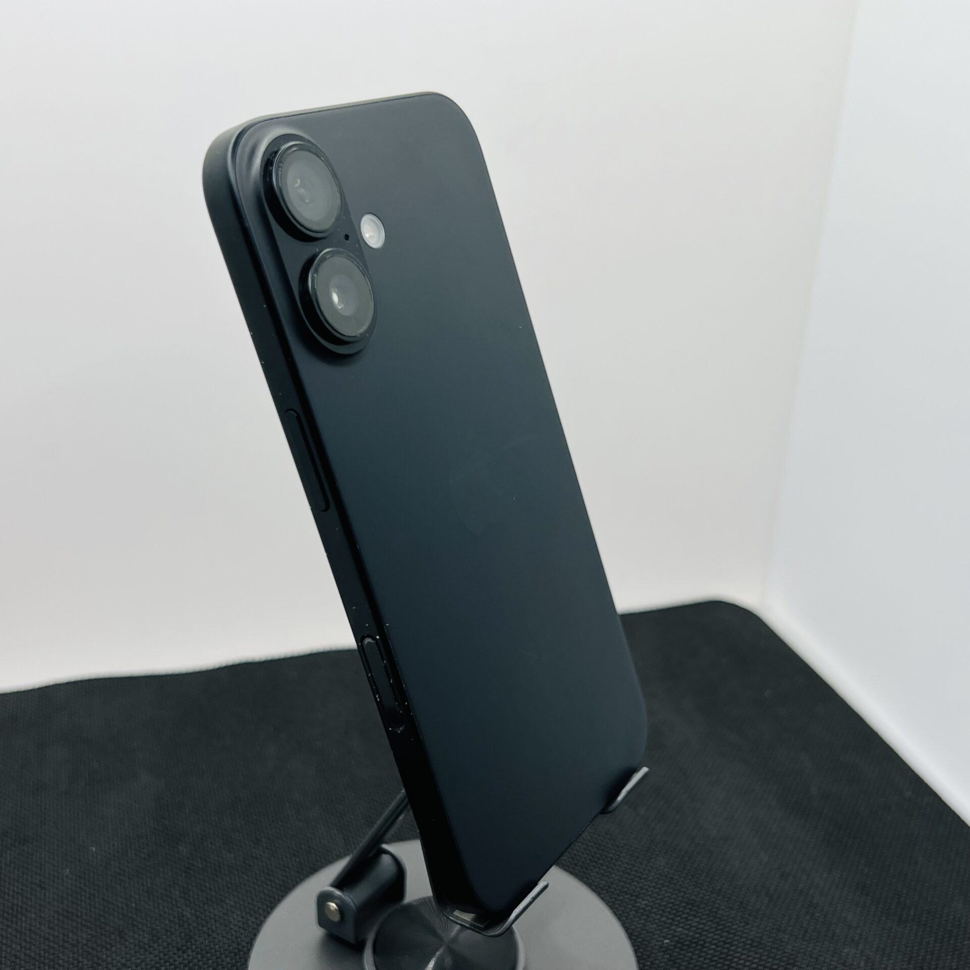 Apple iPhone 16 128GB Black (Condition: Good) - Image 9