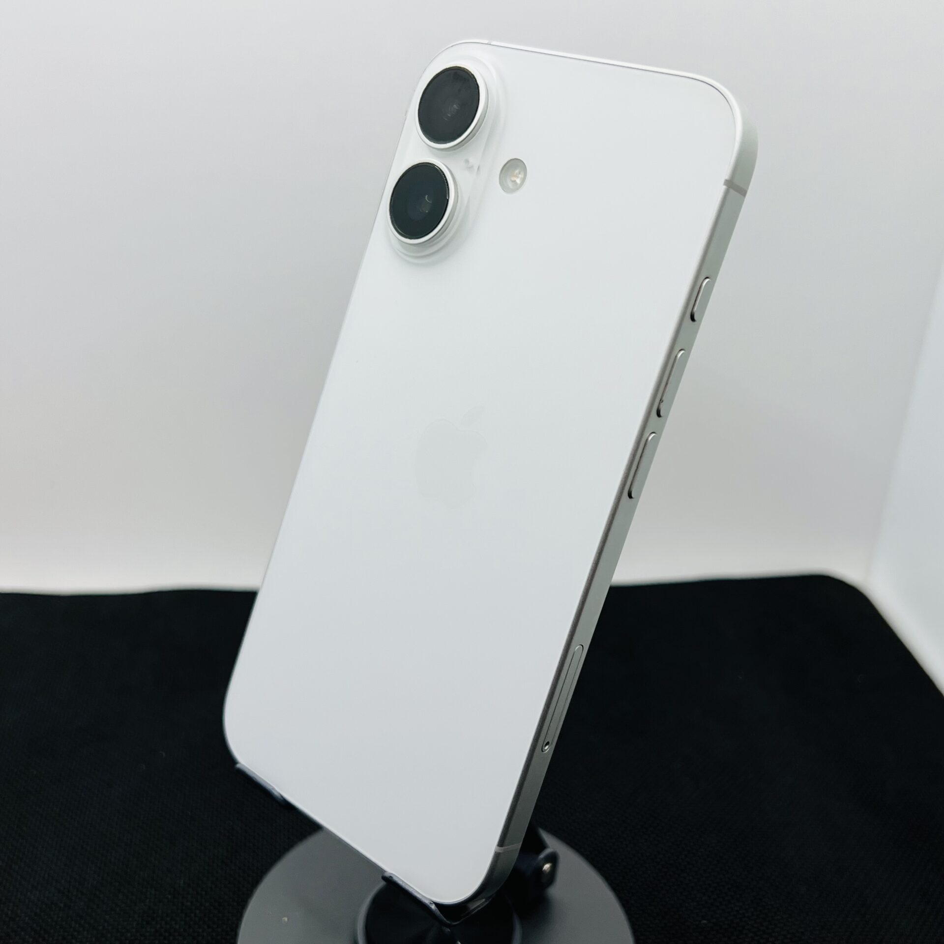 Apple iPhone 16 128GB White (Condition: Excellent) - Image 8