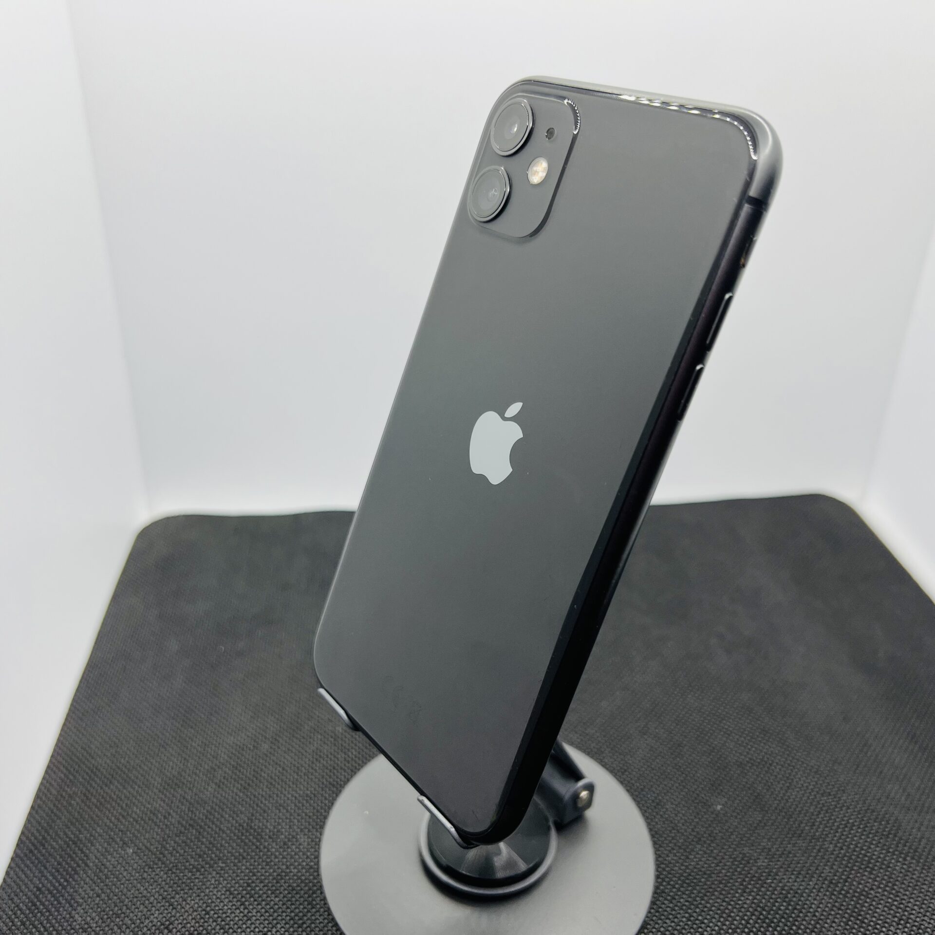 Apple iPhone 11 64GB Black - Bright Spots (Condition: Good) | Epic
