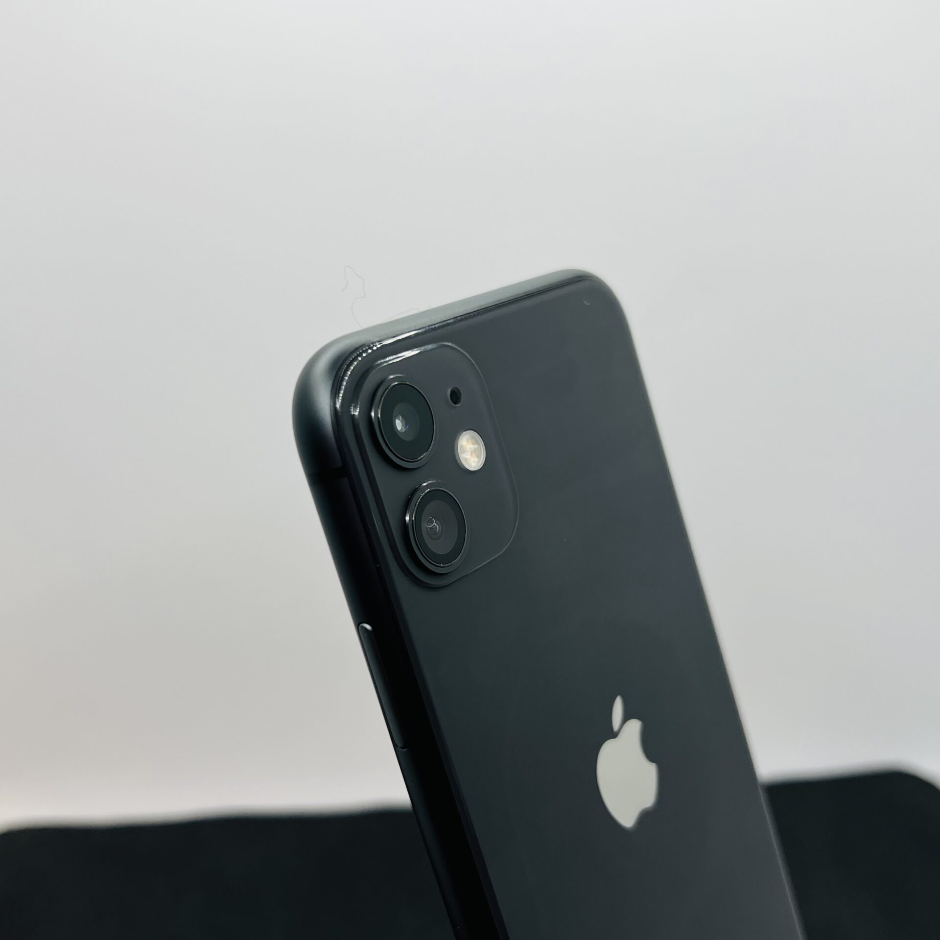 Apple iPhone 11 64GB Black - Shadow Spots on Rear Camera (Condition: Good) - Image 10