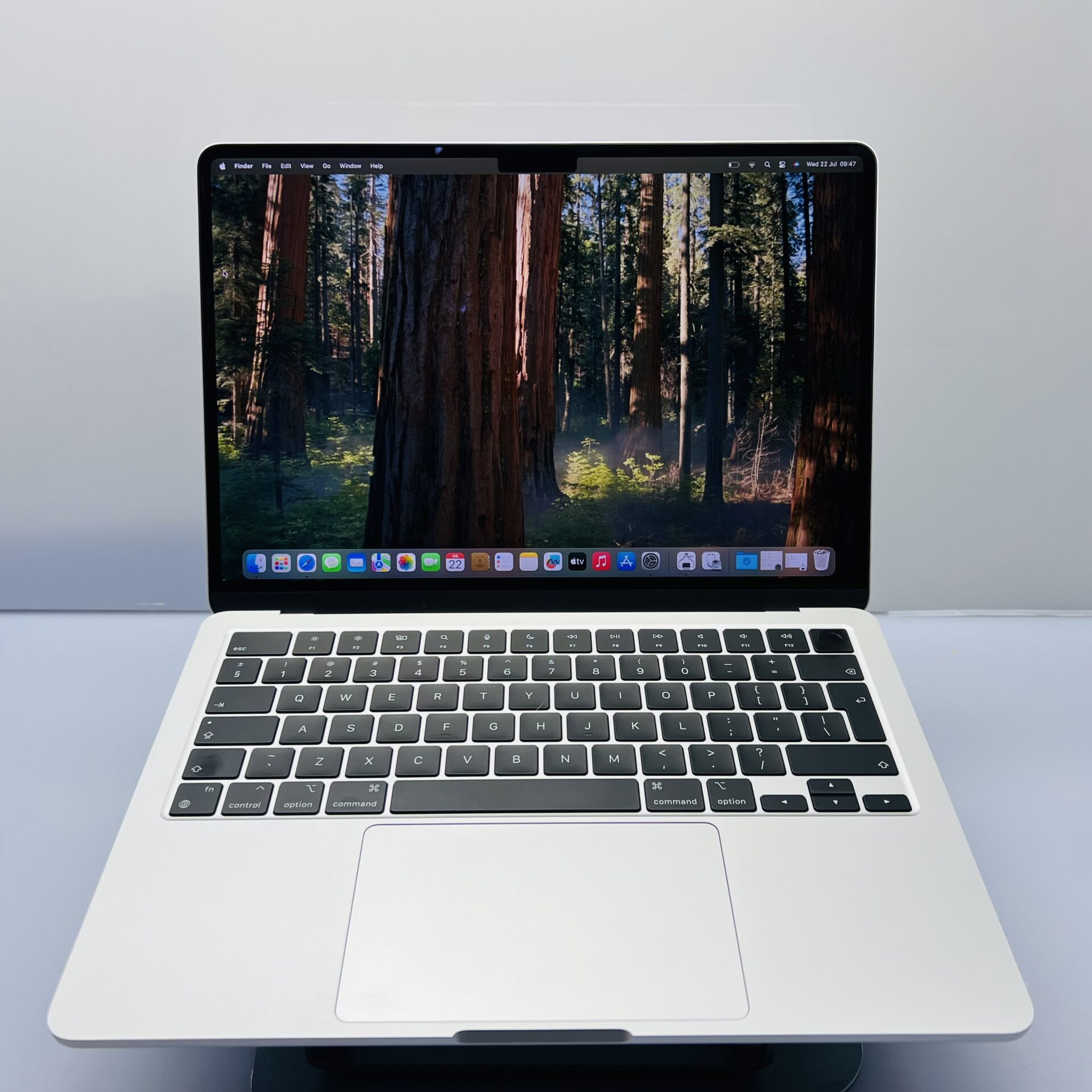 Apple MacBook Air 13-inch “M2” 8 CPU/ 8 GPU (2022) 16GB RAM 256GB SSD Silver (Condition: Good) - Image 3