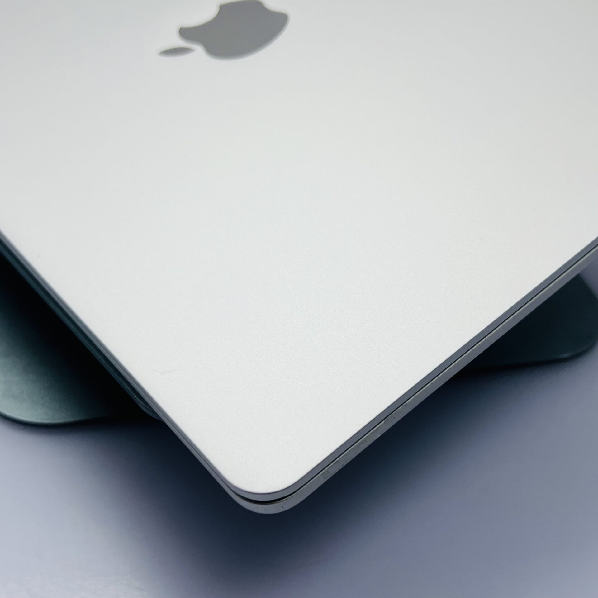 Apple MacBook Air 13-inch “M2” 8 CPU/ 8 GPU (2022) 16GB RAM 256GB SSD Silver (Condition: Good) - Image 7