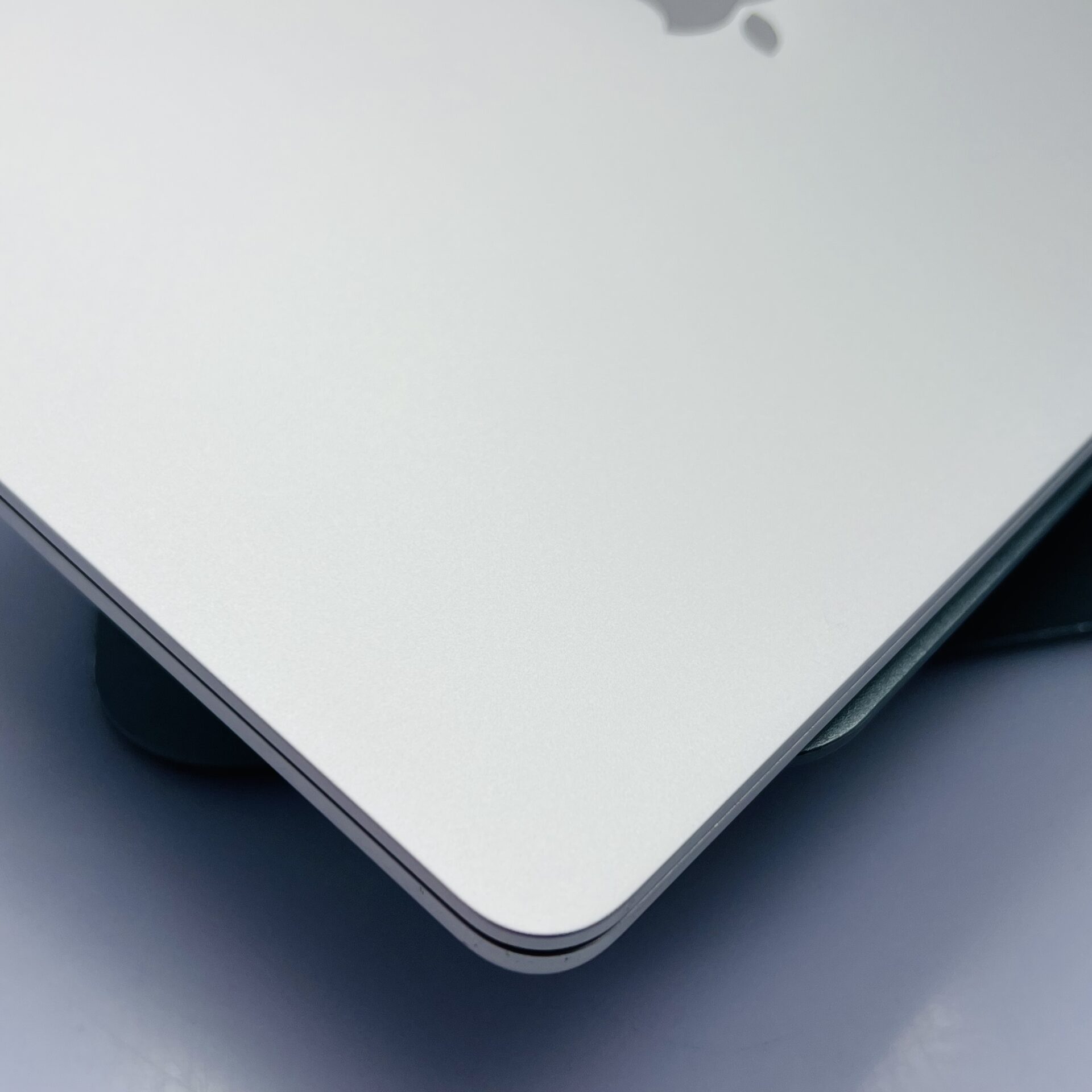 Apple MacBook Air 13-inch “M2” 8 CPU/ 8 GPU (2022) 16GB RAM 256GB SSD Silver (Condition: Good) - Image 8