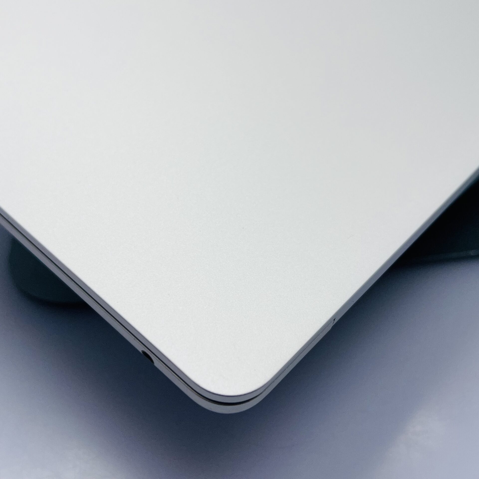 Apple MacBook Air 13-inch “M2” 8 CPU/ 8 GPU (2022) 16GB RAM 256GB SSD Silver (Condition: Good) - Image 9