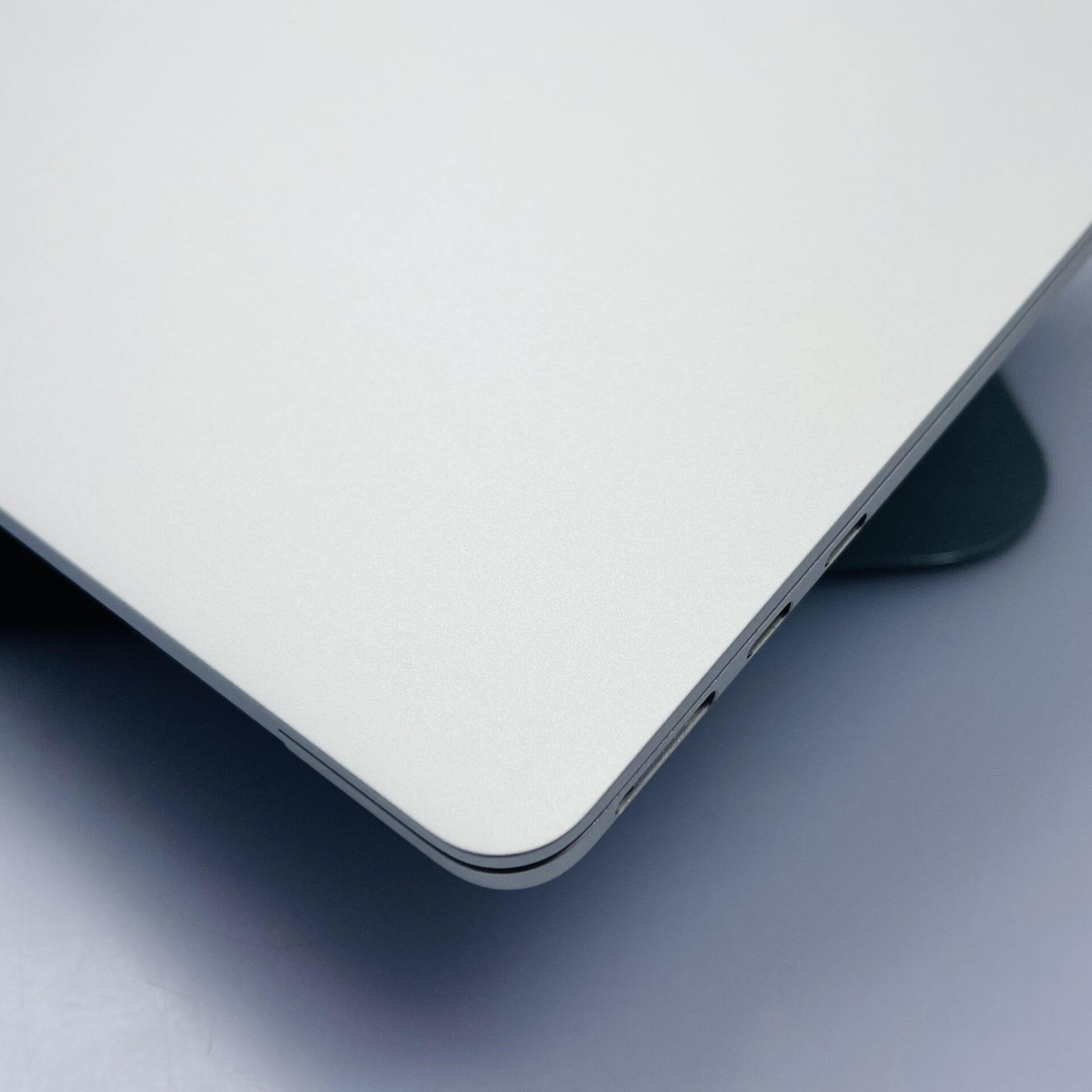 Apple MacBook Air 13-inch “M2” 8 CPU/ 8 GPU (2022) 16GB RAM 256GB SSD Silver (Condition: Good) - Image 10
