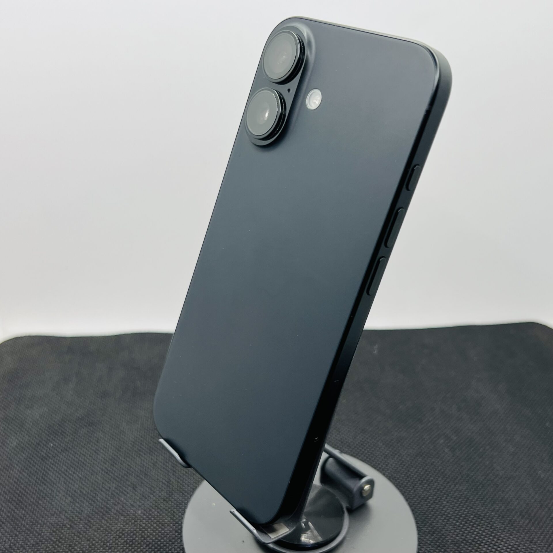 Apple iPhone 16 128GB Black (Condition: Good) - Image 8