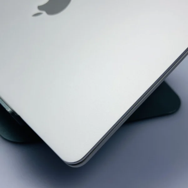 Apple MacBook Air 13-inch “M2” 8 CPU/ 8 GPU (2022) 8GB RAM 256GB