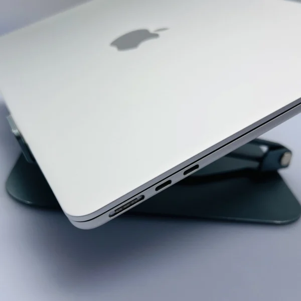 Apple MacBook Air 13-inch “M2” 8 CPU/ 8 GPU (2022) 8GB RAM 256GB