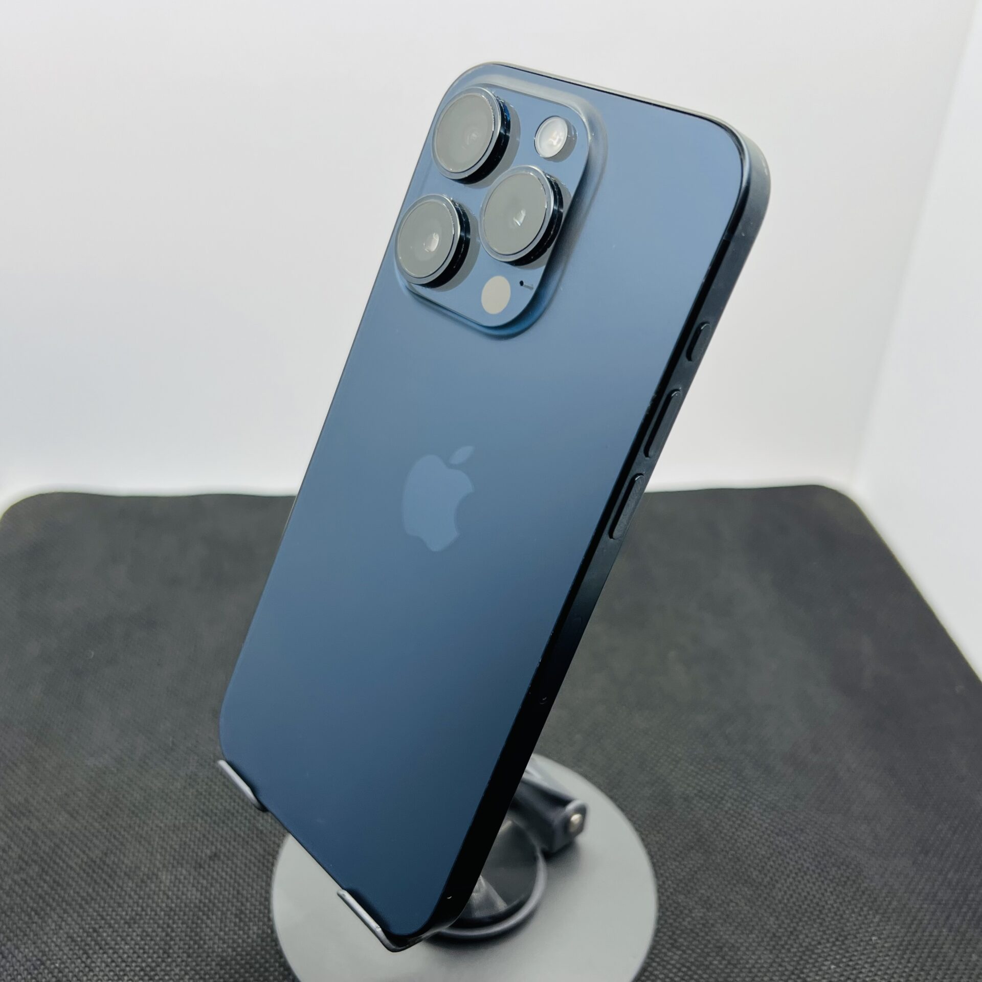 Apple iPhone 15 Pro 128GB Blue Titanium (Condition: Good) - Image 8