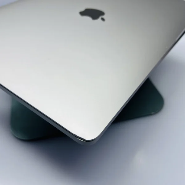 Apple MacBook Pro “M1” 13-Inch 8 CPU/ 8 GPU (2020) 16GB RAM 256GB