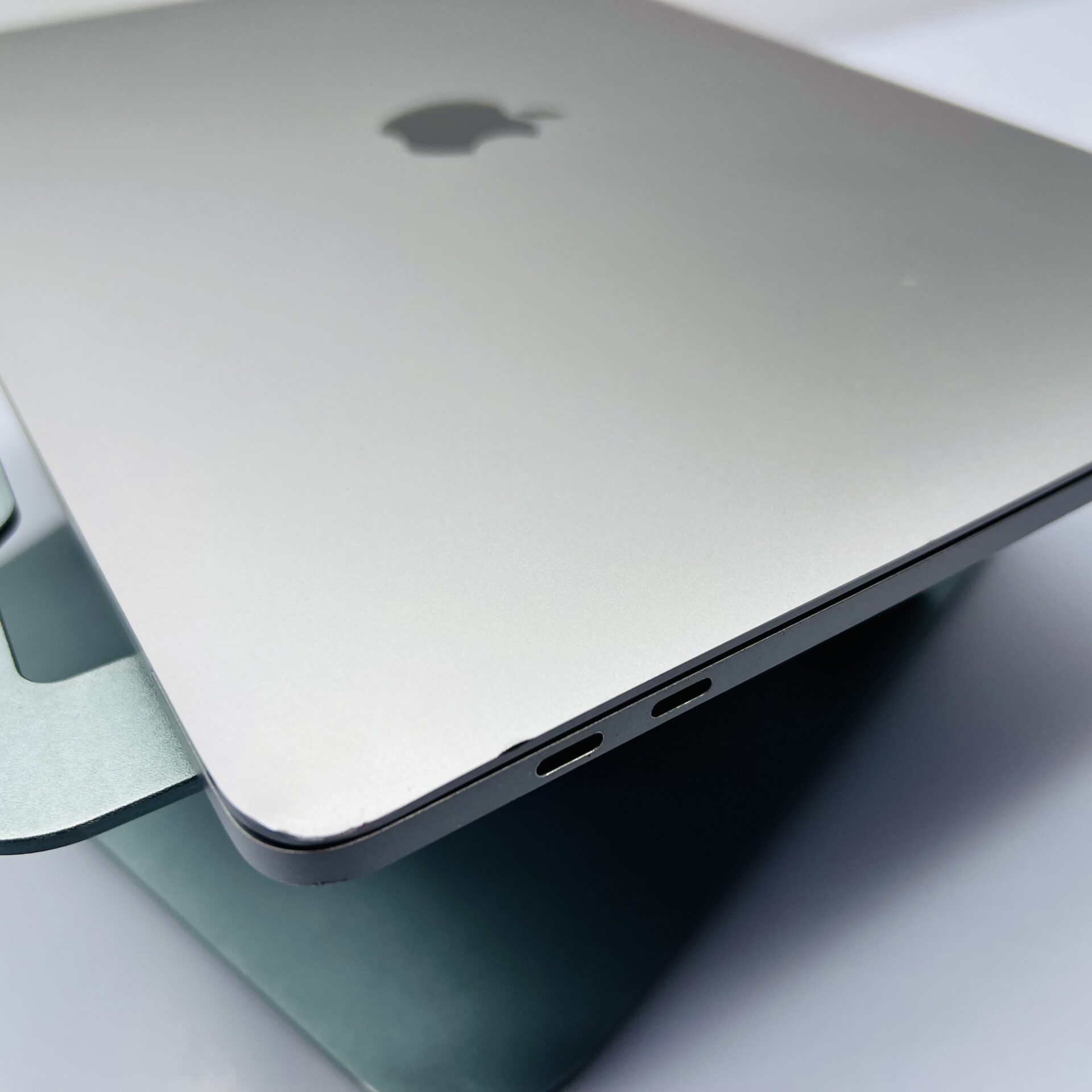 Apple MacBook Pro “M1” 13-Inch 8 CPU/ 8 GPU (2020) 16GB RAM 256GB SSD Space Gray (Condition: Good) - Image 11