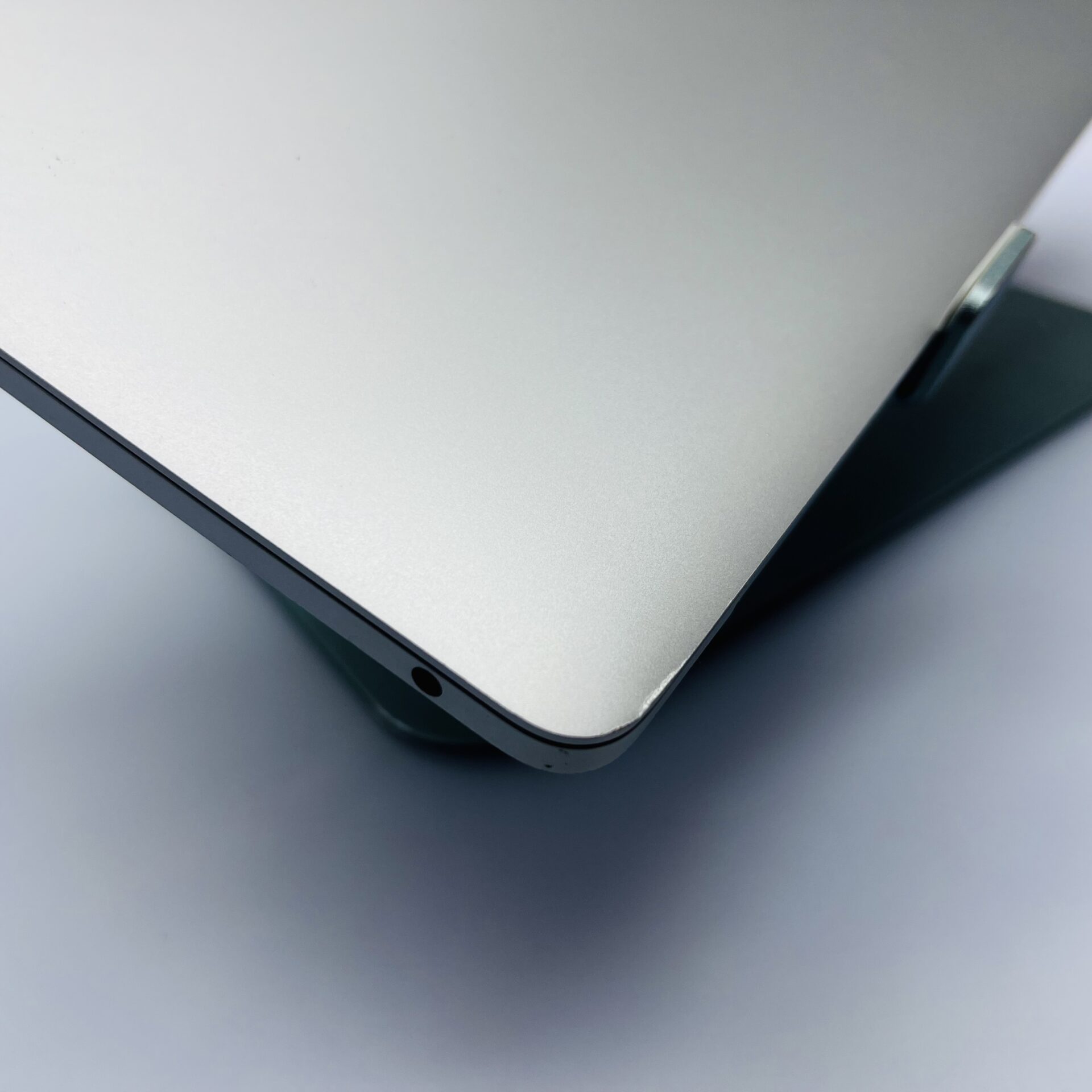 Apple MacBook Pro “M1” 13-Inch 8 CPU/ 8 GPU (2020) 16GB RAM 256GB SSD Space Gray (Condition: Good) - Image 10