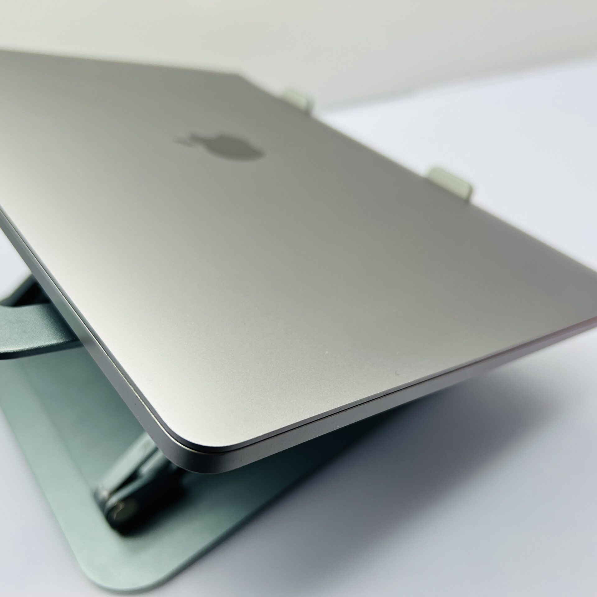 Apple MacBook Pro “M1” 13-Inch 8 CPU/ 8 GPU (2020) 16GB RAM 256GB SSD Space Gray (Condition: Good) - Image 14