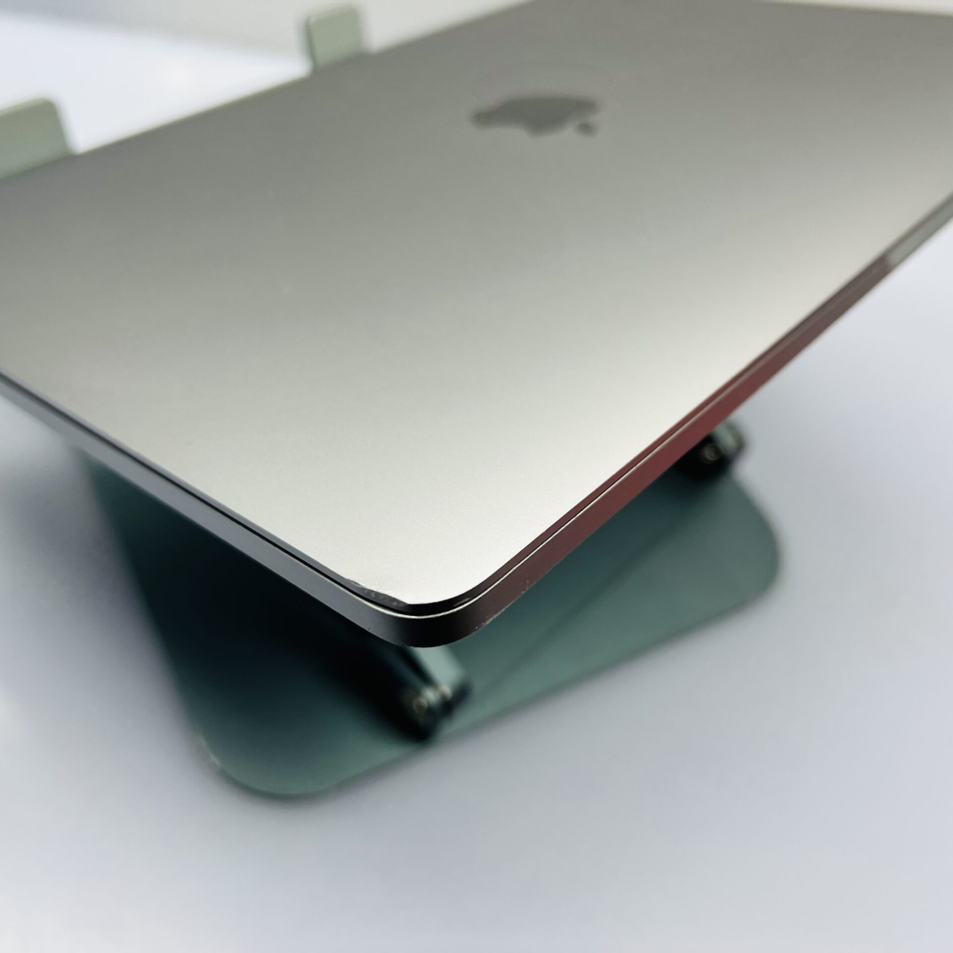 Apple MacBook Pro “M1” 13-Inch 8 CPU/ 8 GPU (2020) 16GB RAM 256GB SSD Space Gray (Condition: Good) - Image 12