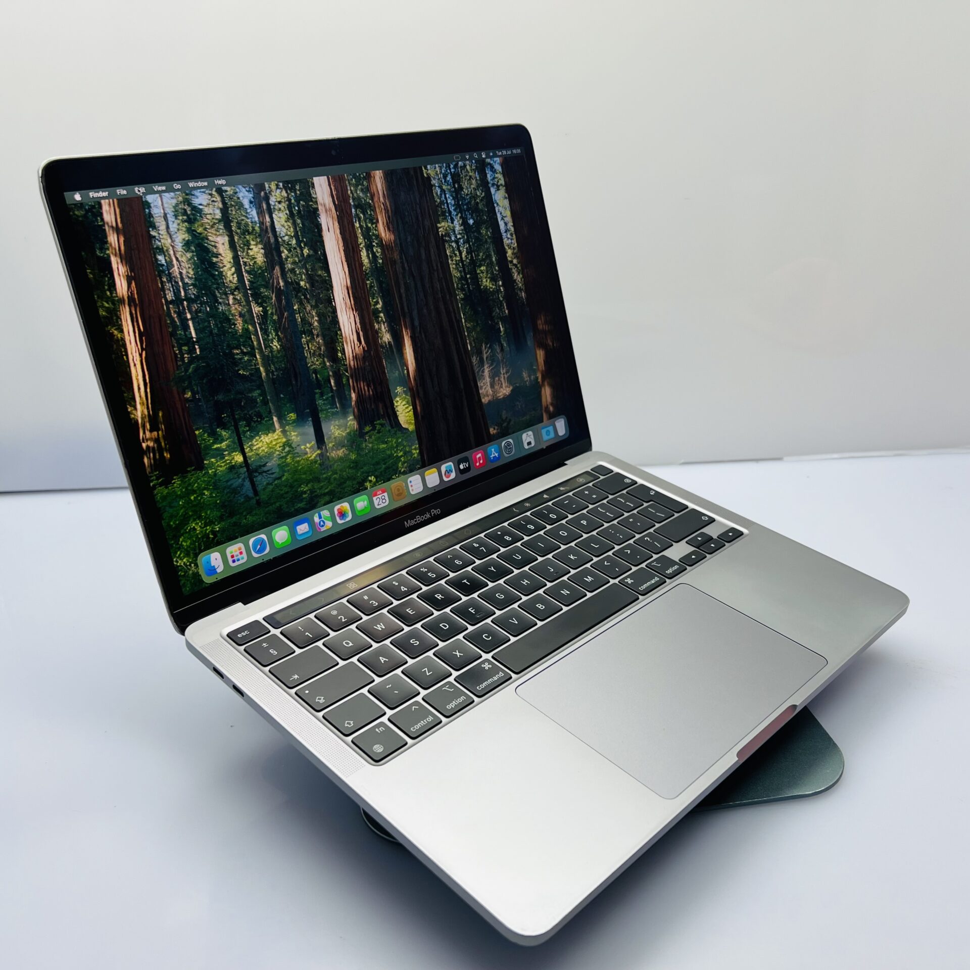 Apple MacBook Pro “M1” 13-Inch 8 CPU/ 8 GPU (2020) 16GB RAM 256GB SSD Space Gray (Condition: Good) - Image 3
