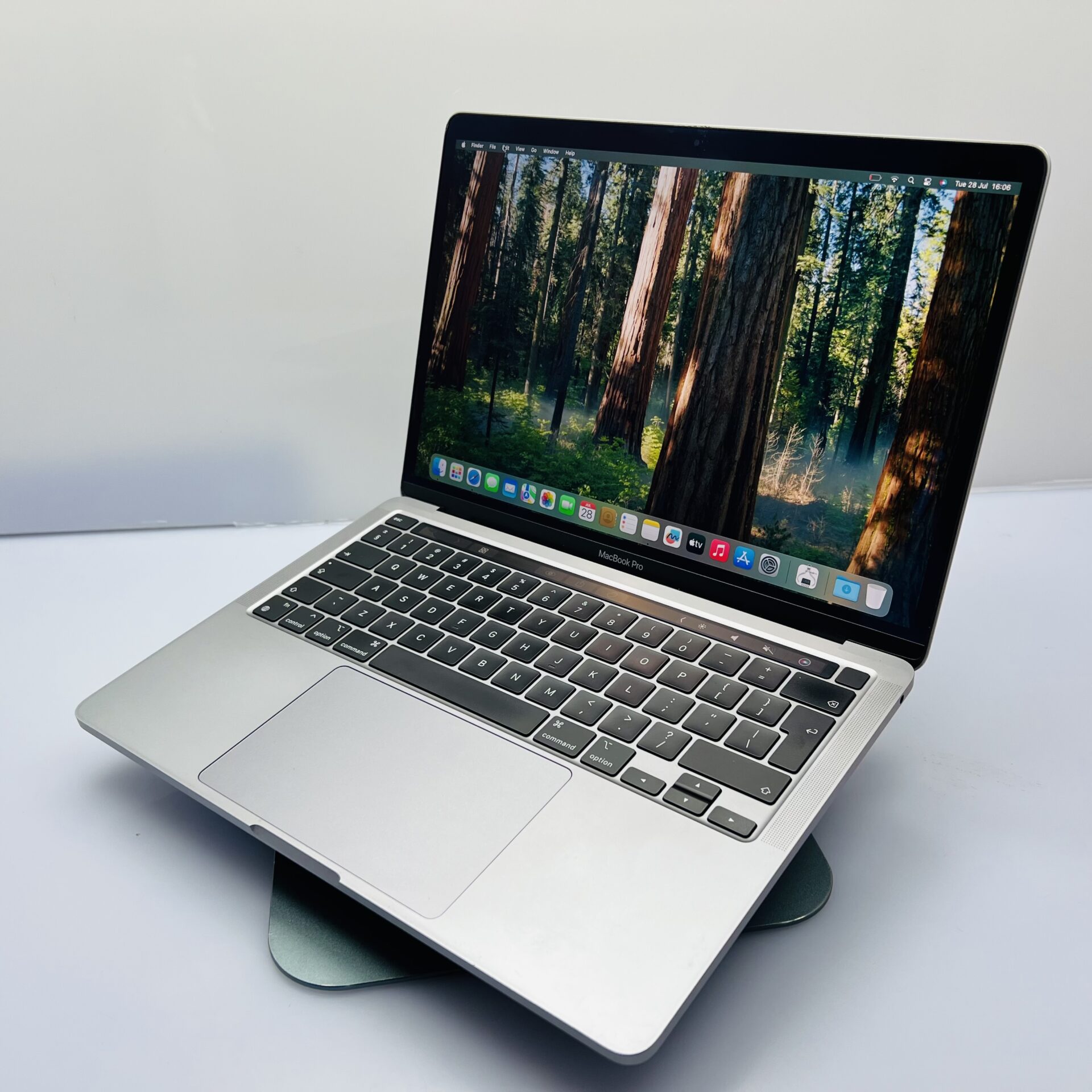 Apple MacBook Pro “M1” 13-Inch 8 CPU/ 8 GPU (2020) 16GB RAM 256GB SSD Space Gray (Condition: Good) - Image 4