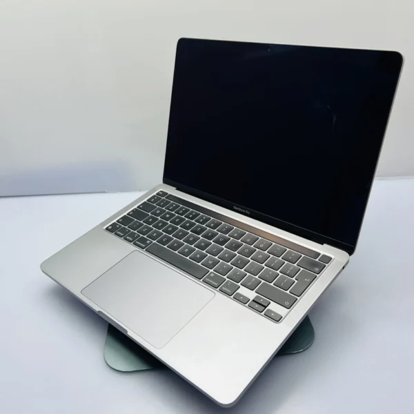 MacBook Pro 13インチ SSD 256GB RAM 16GB Apple MacBook Pro “M1” 13-Inch 8 CPU/ 8 GPU (2020) 16GB RAM 256GB