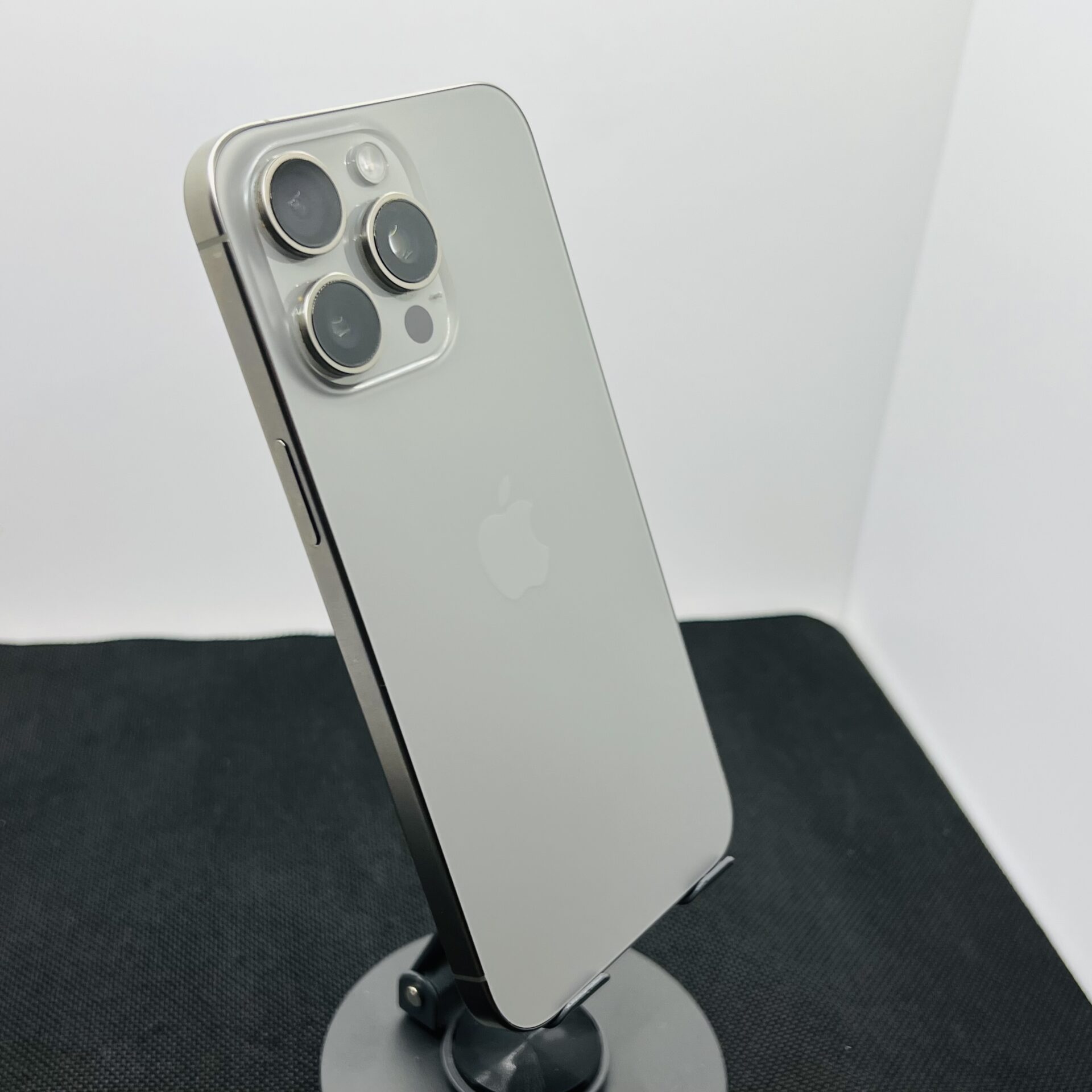 Apple iPhone 15 Pro Max 256GB Natural Titanium (Condition: Good) - Image 9