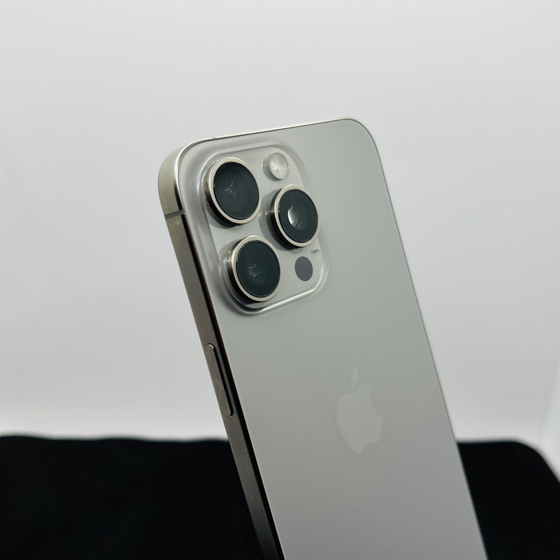 Apple iPhone 15 Pro Max 256GB Natural Titanium (Condition: Good) - Image 10