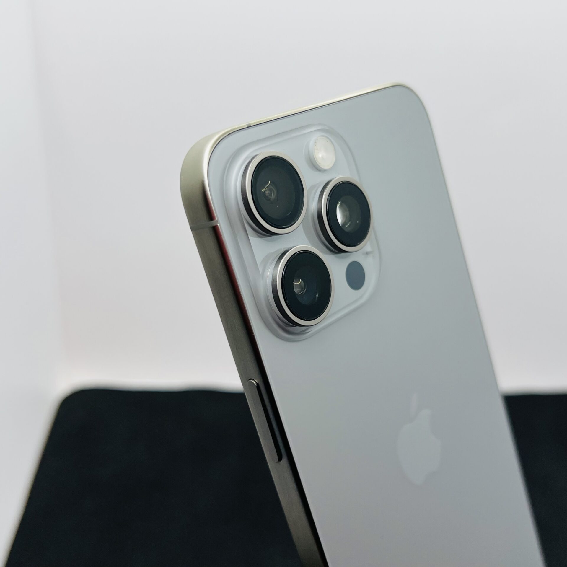 Apple iPhone 15 Pro Max 256GB Natural Titanium (Condition: Excellent) - Image 10