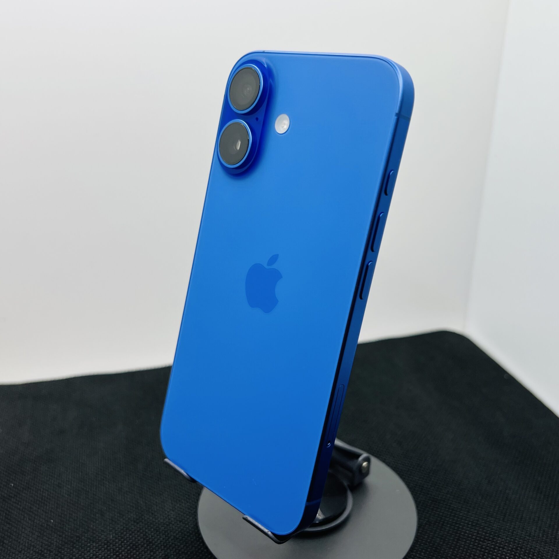 Apple iPhone 16 128GB Ultramarine (Condition: Excellent) - Image 8