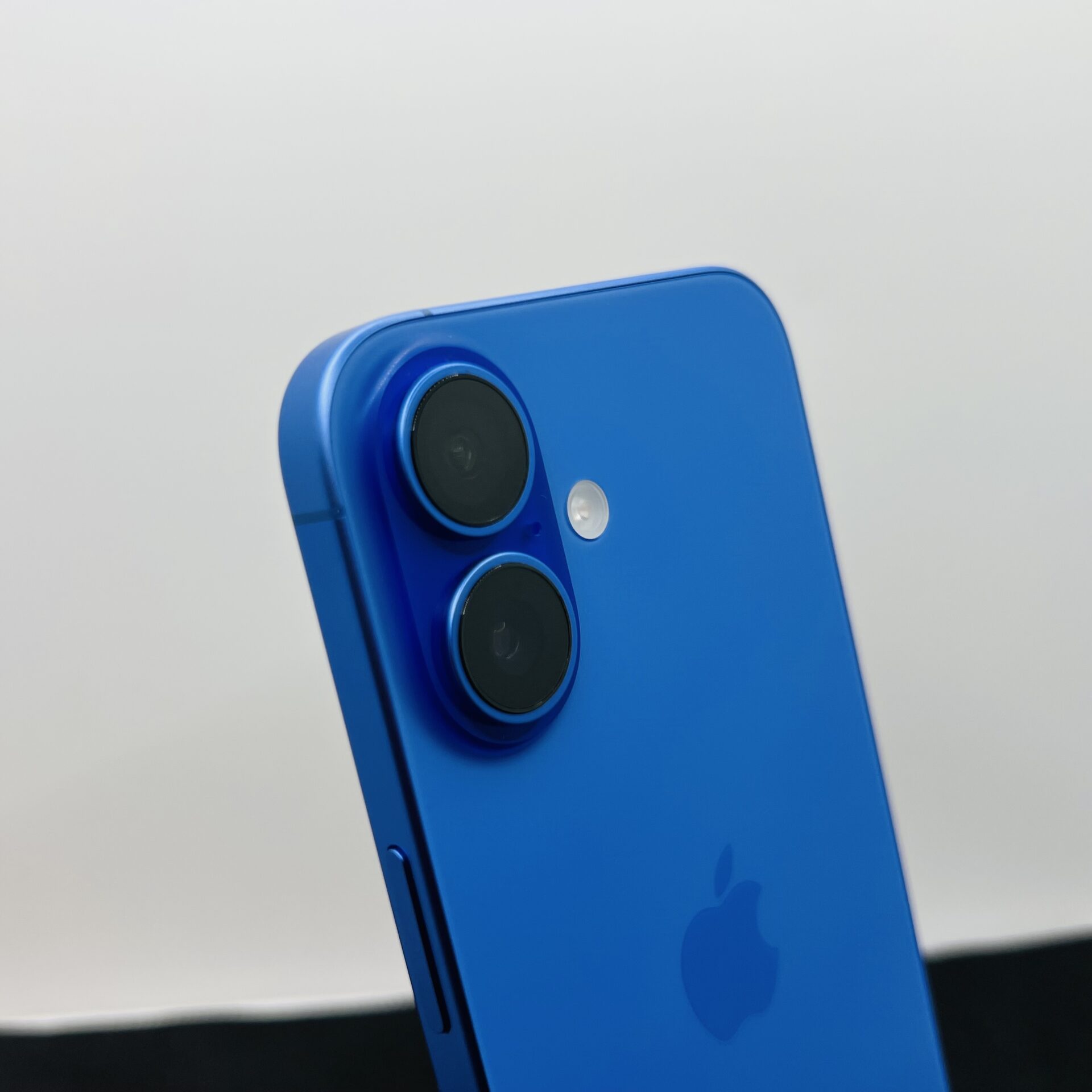 Apple iPhone 16 128GB Ultramarine (Condition: Excellent) - Image 10