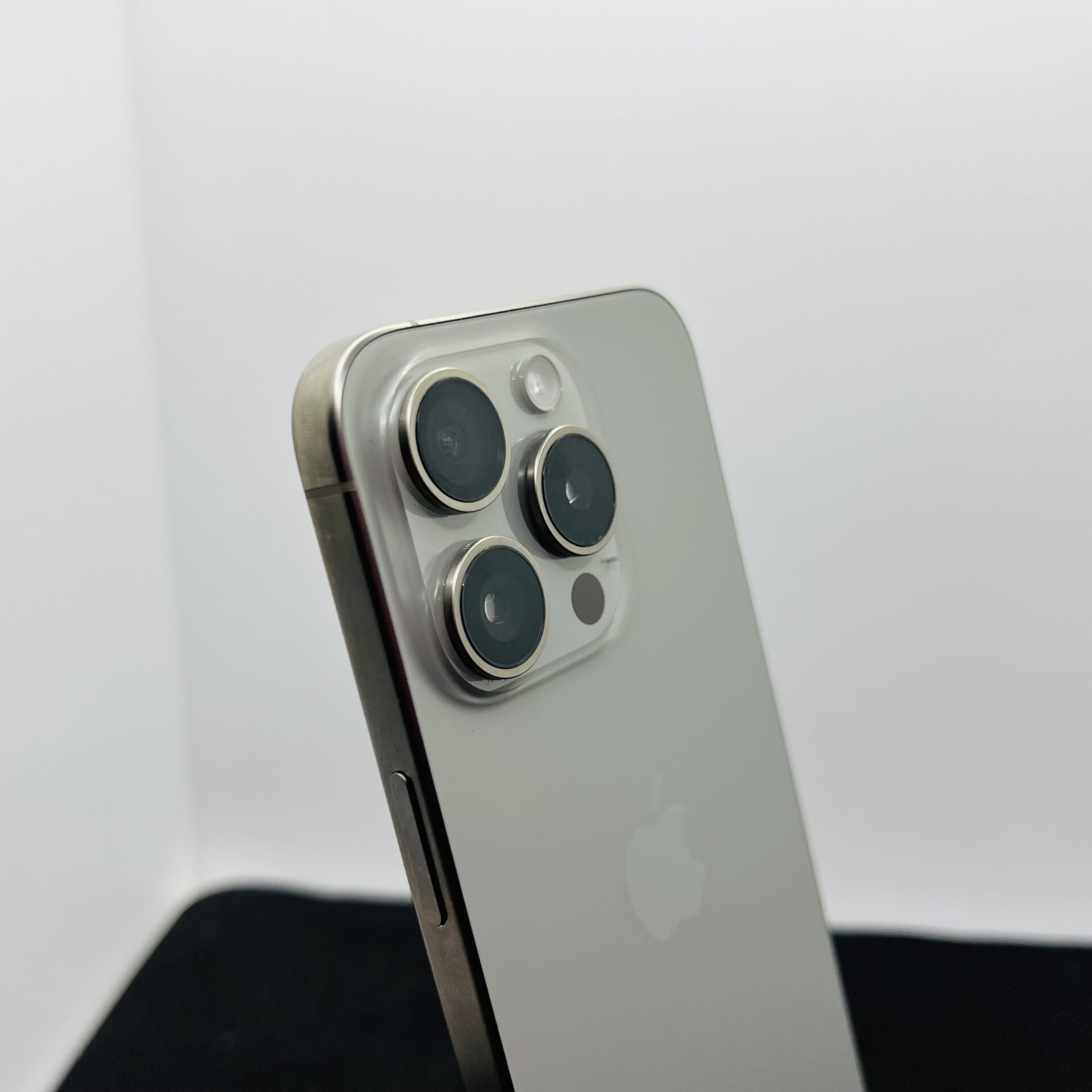 Apple iPhone 15 Pro 128GB Natural Titanium (Condition: Good) - Image 10
