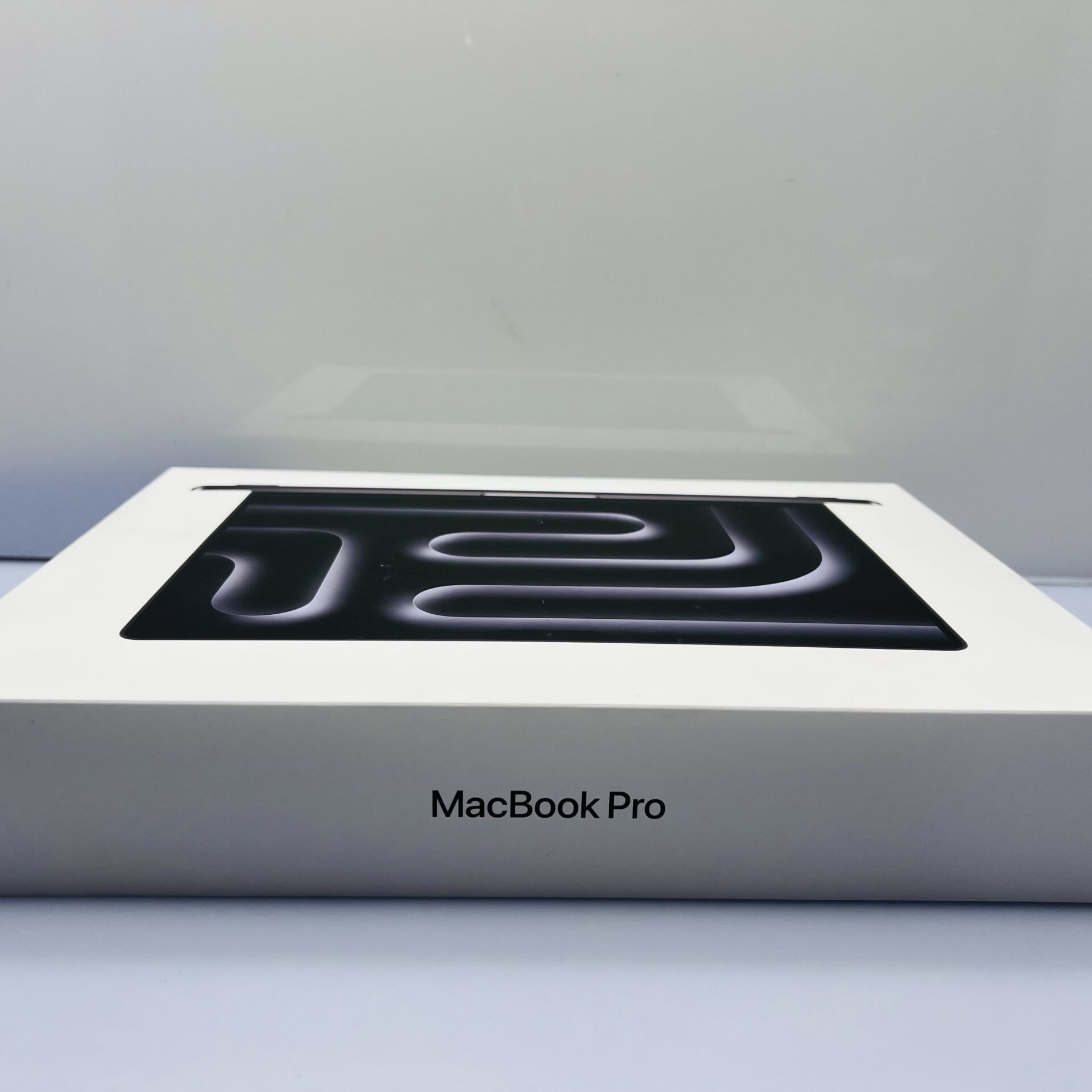 Apple MacBook Pro 14-inch "M5 Pro" 15 CPU/16 GPU 24GB RAM 1TB SSD Space Black (Condition: Brand New) - Image 3