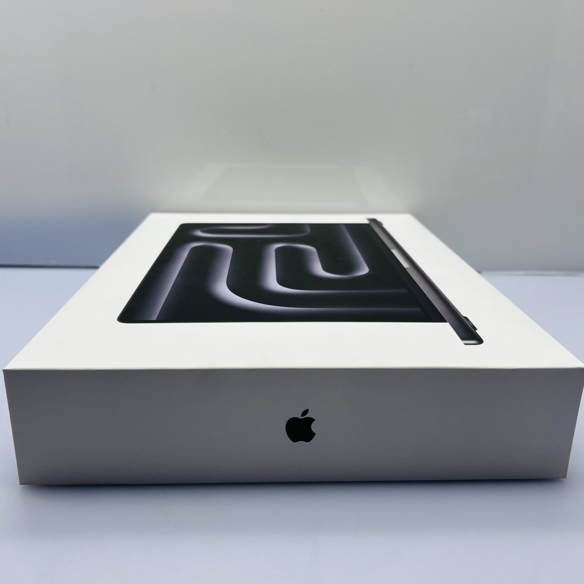 Apple MacBook Pro 14-inch "M5 Pro" 15 CPU/16 GPU 24GB RAM 1TB SSD Space Black (Condition: Brand New) - Image 4