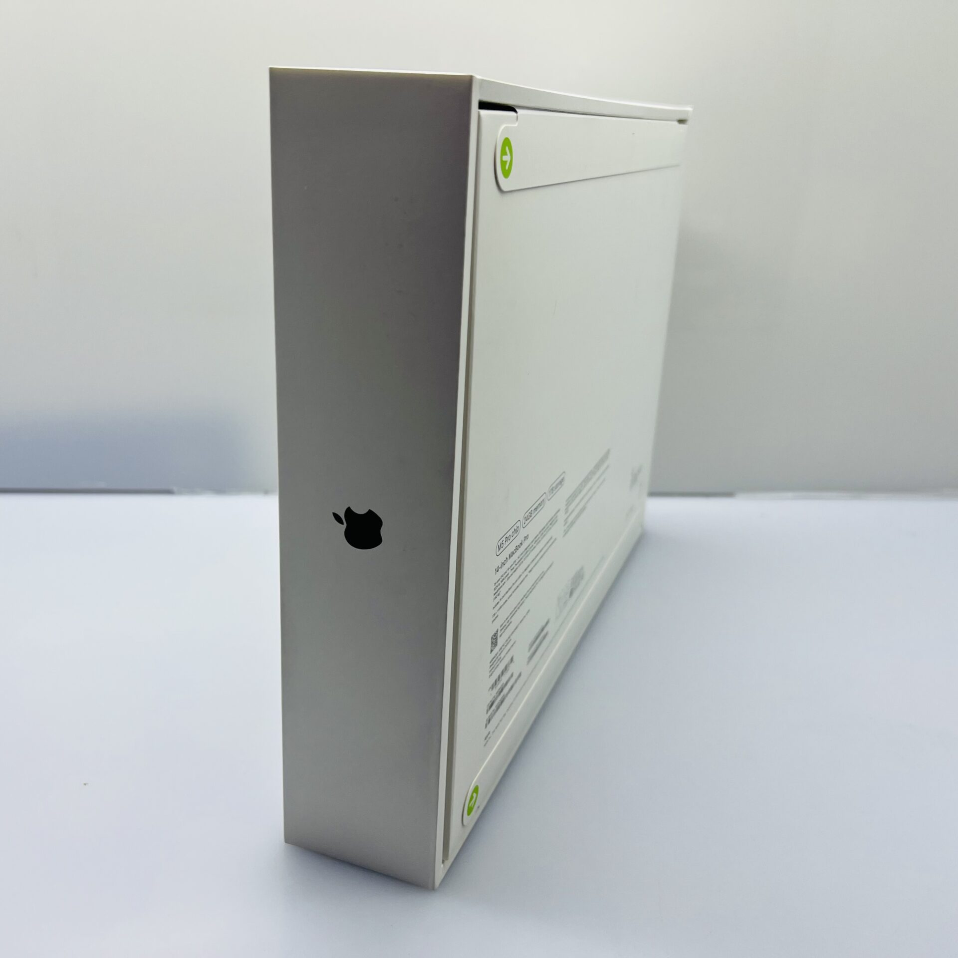 Apple MacBook Pro 14-inch "M5 Pro" 15 CPU/16 GPU 24GB RAM 1TB SSD Space Black (Condition: Brand New) - Image 5