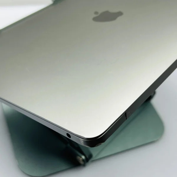 Apple MacBook Air 13-inch 