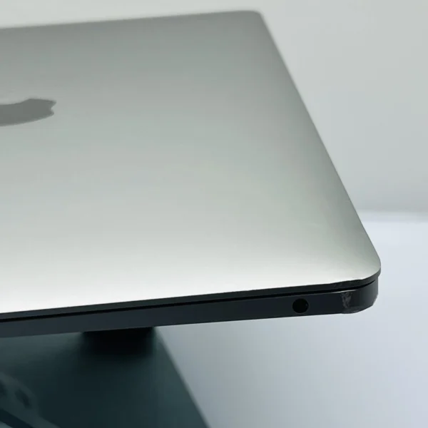 Apple MacBook Air 13-inch 
