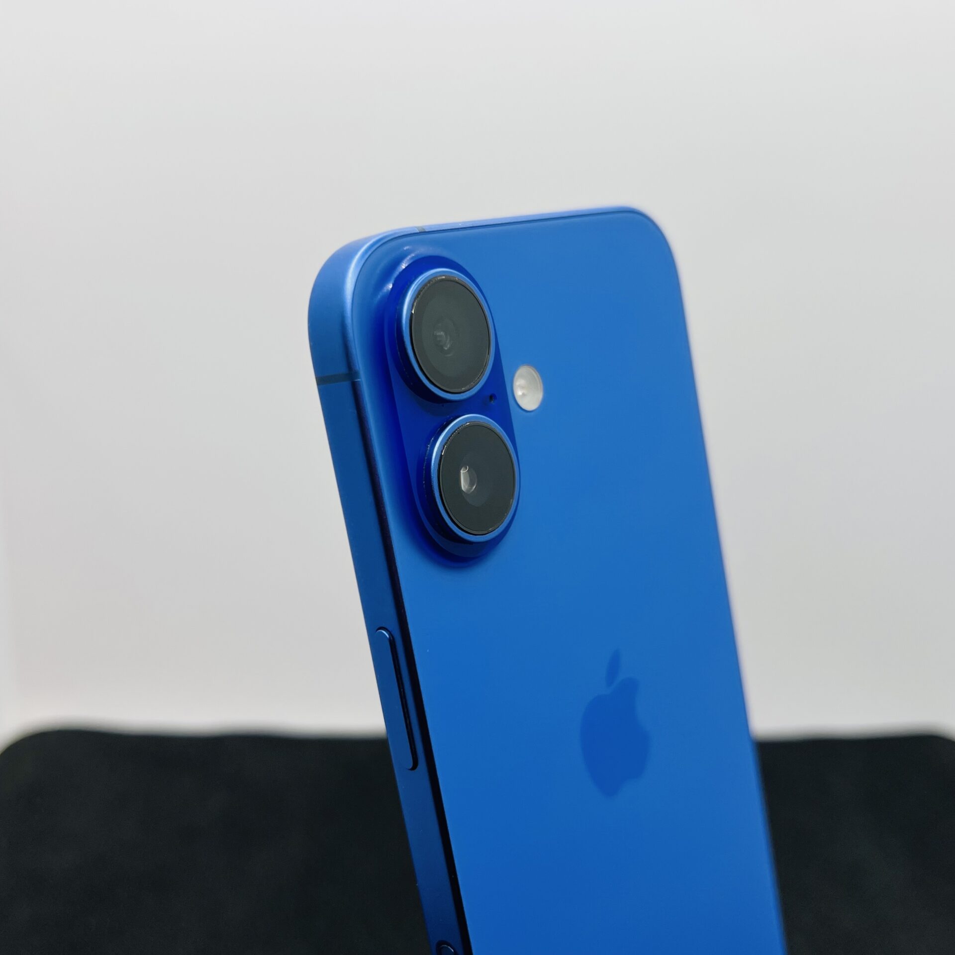 Apple iPhone 16 128GB Ultramarine (Condition: Good) - Image 11