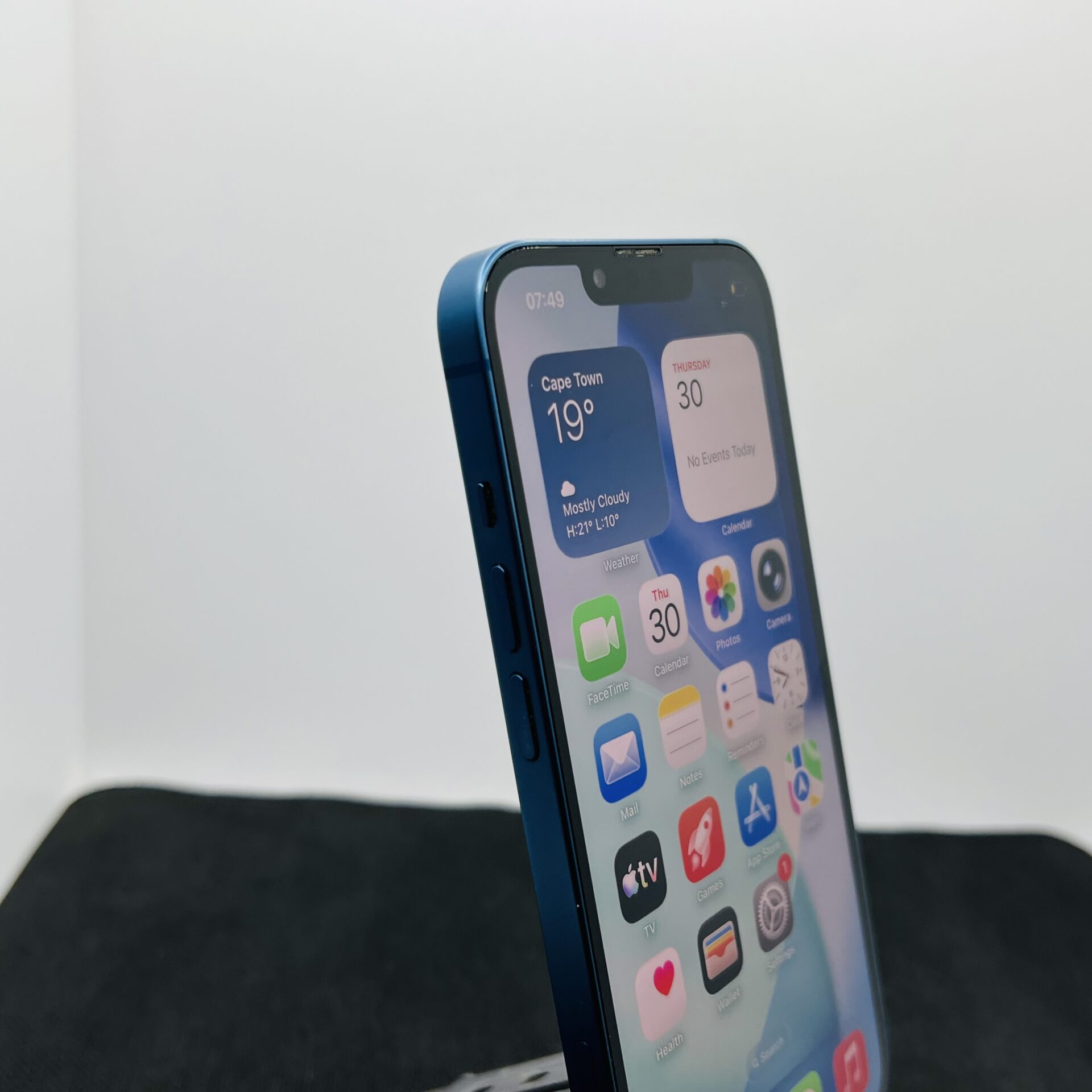 Apple iPhone 13 128GB Blue (Condition: Good) - Image 4