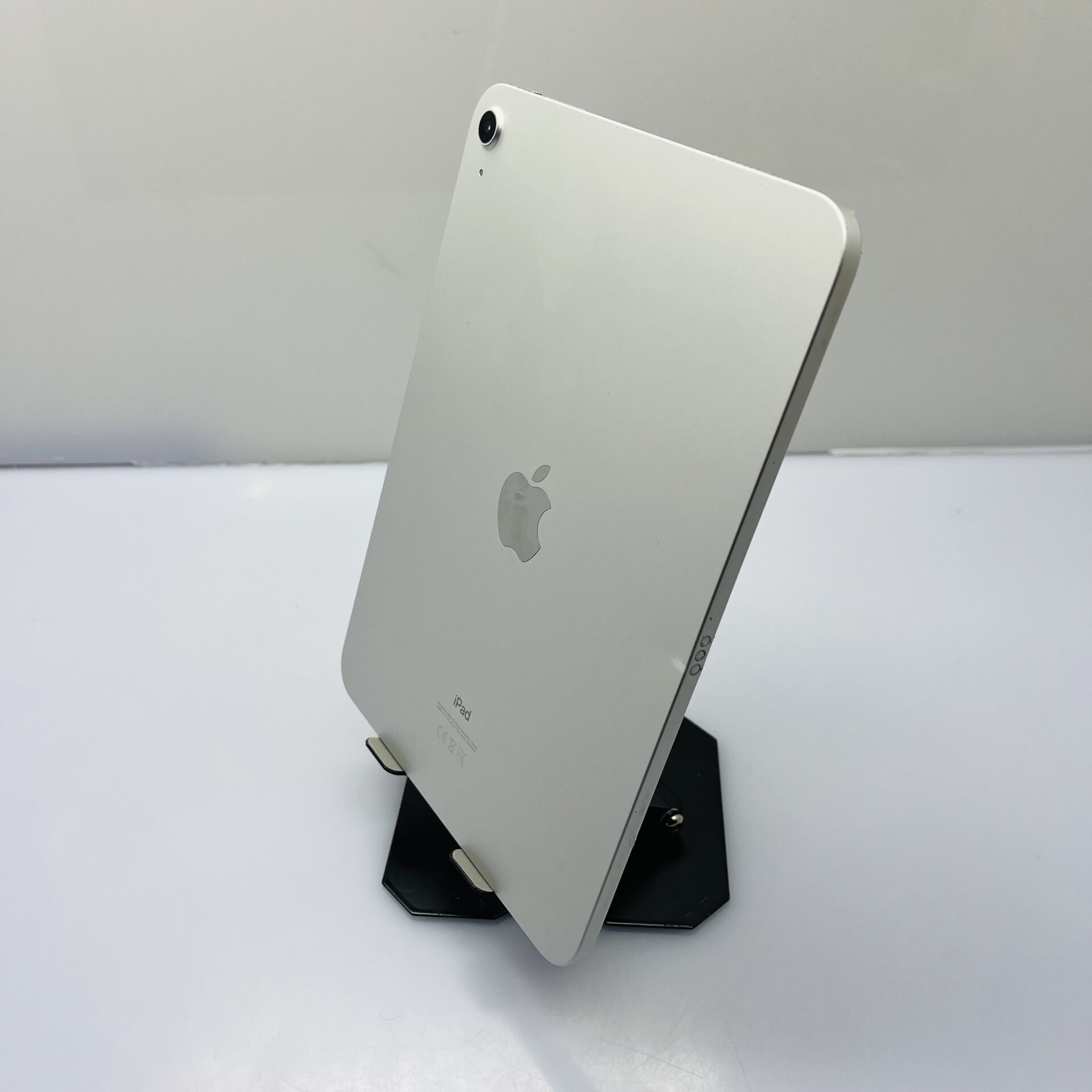 Apple iPad 10th Gen 64GB (WiFi Only) Silver (Condition: Good) - Image 7