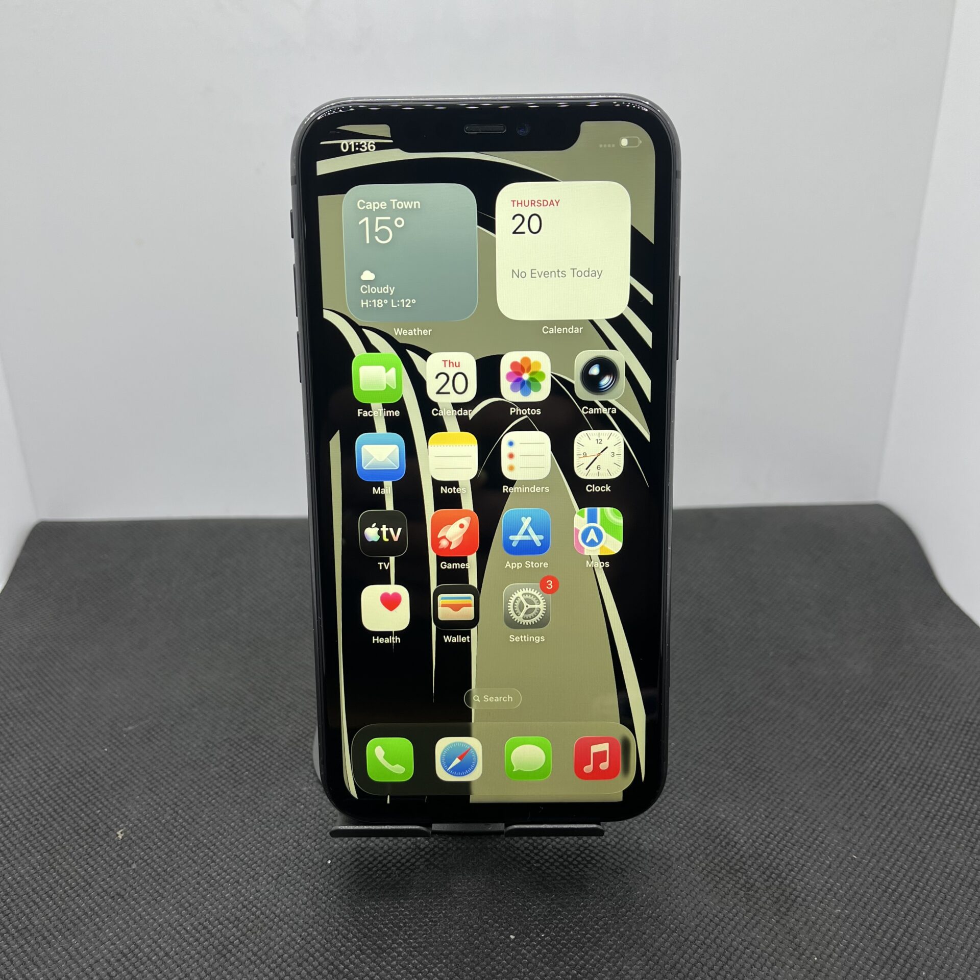 Apple iPhone 11 128GB Black (Condition: Good) - Image 2