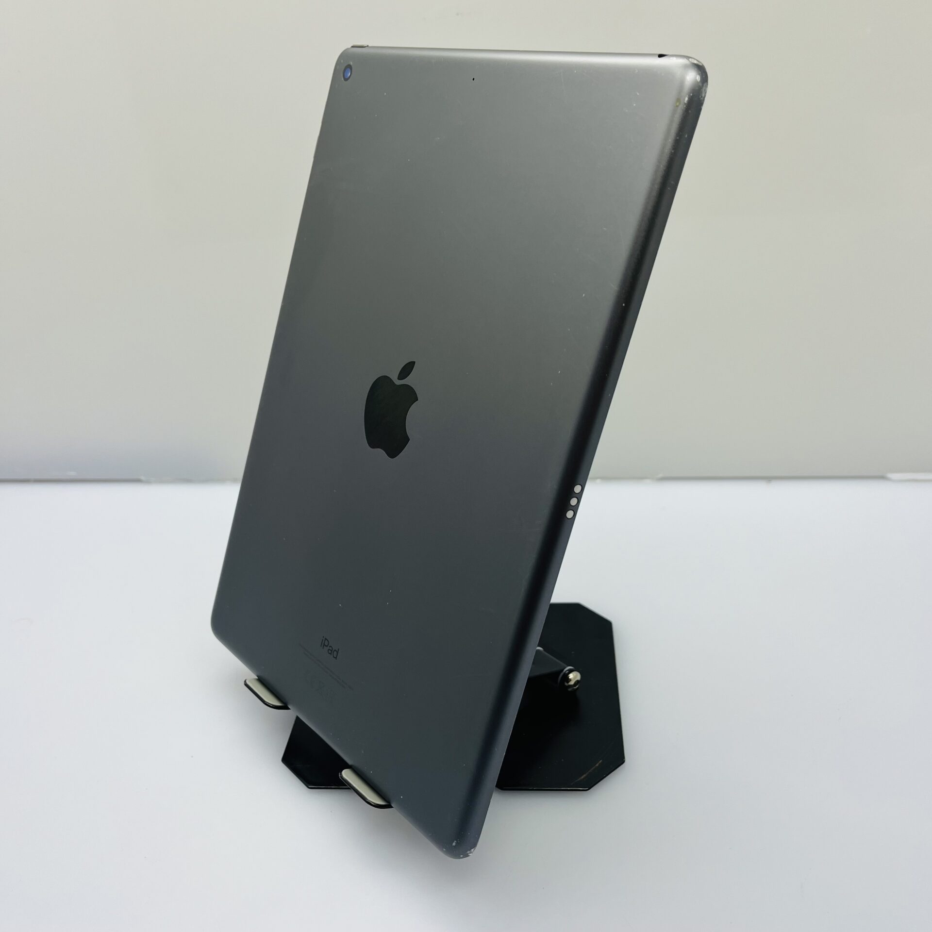 Apple iPad 9th Gen 64GB (Wi-Fi Only) Space Gray (Condition: Good) - Image 10