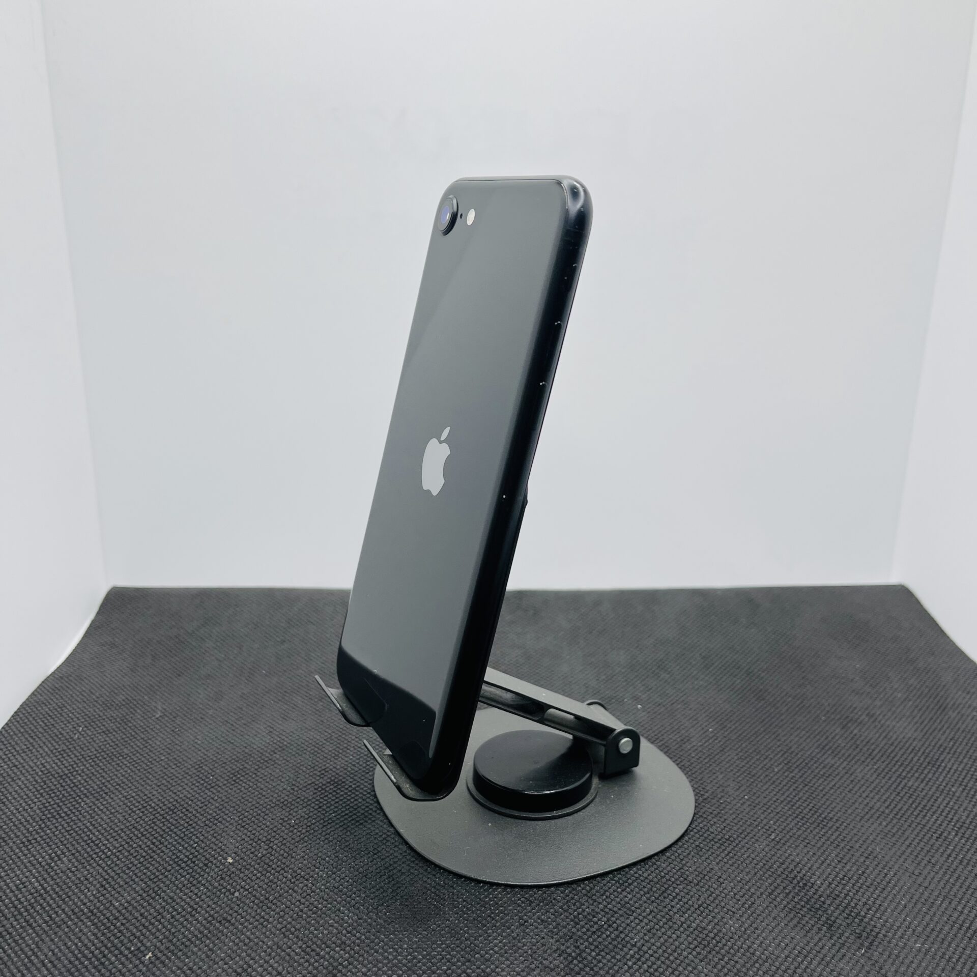 Apple iPhone SE (2020) 64GB Black (Condition: Good) - Image 6