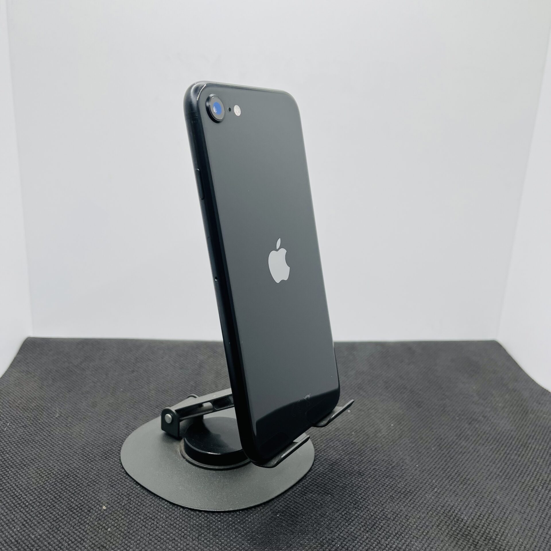 Apple iPhone SE (2020) 64GB Black (Condition: Good) - Image 7