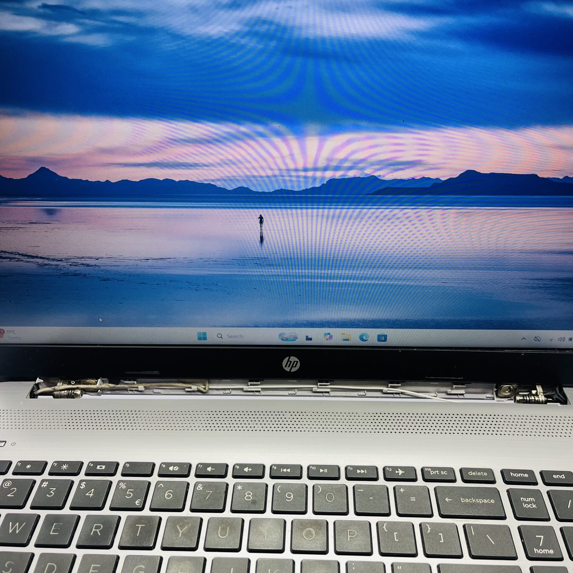 HP 250 G9 "Core i5" 2.40GHz 12GB RAM 256GB SSD Silver - Cracked Screen Casing and missing Hinge Cover (Condition: Fair) - Image 6
