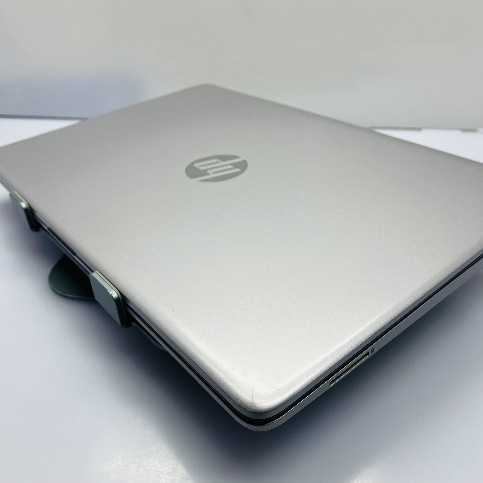 HP 250 G9 "Core i5" 2.40GHz 12GB RAM 256GB SSD Silver - Cracked Screen Casing and missing Hinge Cover (Condition: Fair) - Image 13