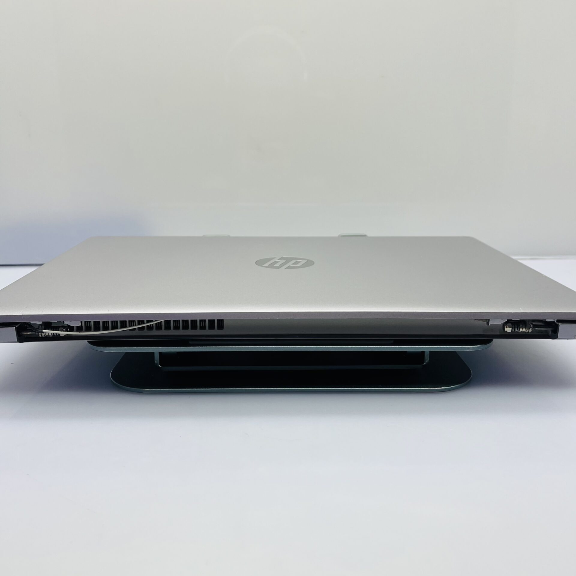 HP 250 G9 "Core i5" 2.40GHz 12GB RAM 256GB SSD Silver - Cracked Screen Casing and missing Hinge Cover (Condition: Fair) - Image 16