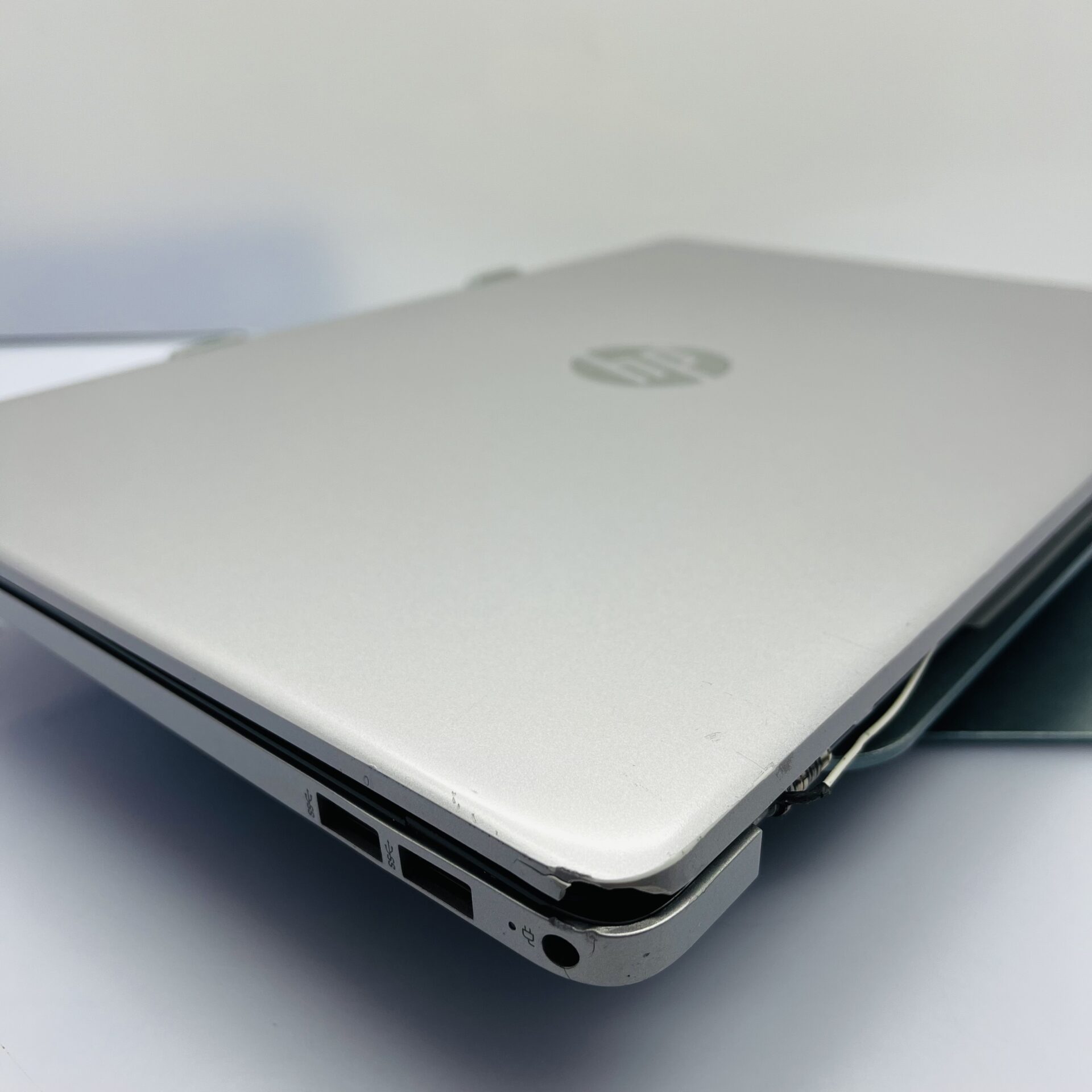 HP 250 G9 "Core i5" 2.40GHz 12GB RAM 256GB SSD Silver - Cracked Screen Casing and missing Hinge Cover (Condition: Fair) - Image 18