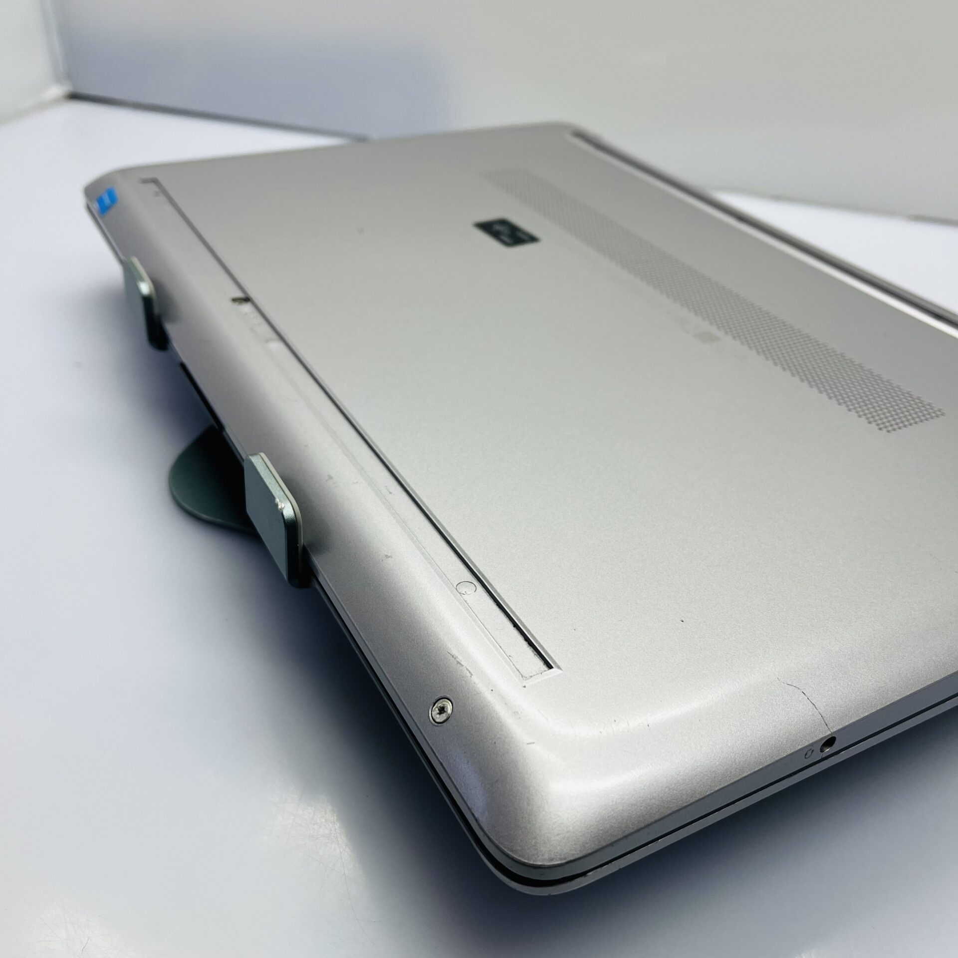 HP 250 G9 "Core i5" 2.40GHz 12GB RAM 256GB SSD Silver - Cracked Screen Casing and missing Hinge Cover (Condition: Fair) - Image 20
