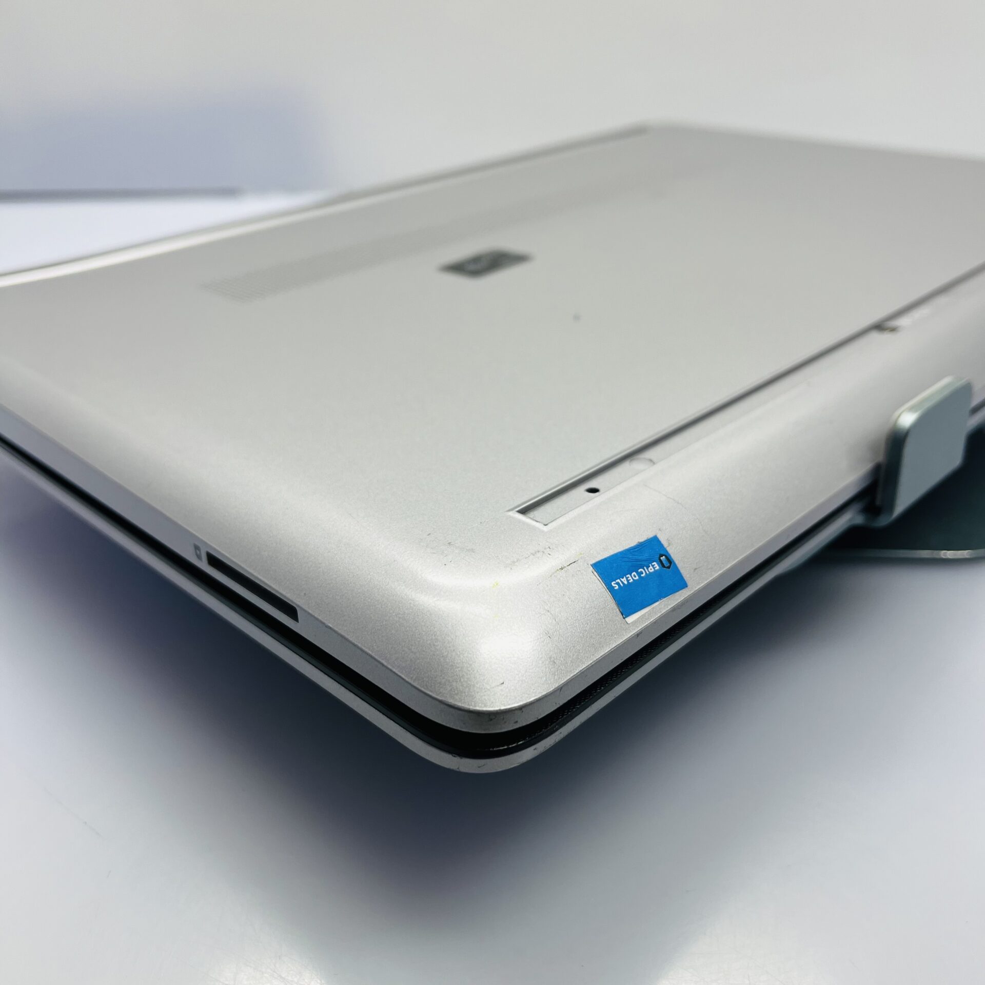 HP 250 G9 "Core i5" 2.40GHz 12GB RAM 256GB SSD Silver - Cracked Screen Casing and missing Hinge Cover (Condition: Fair) - Image 25